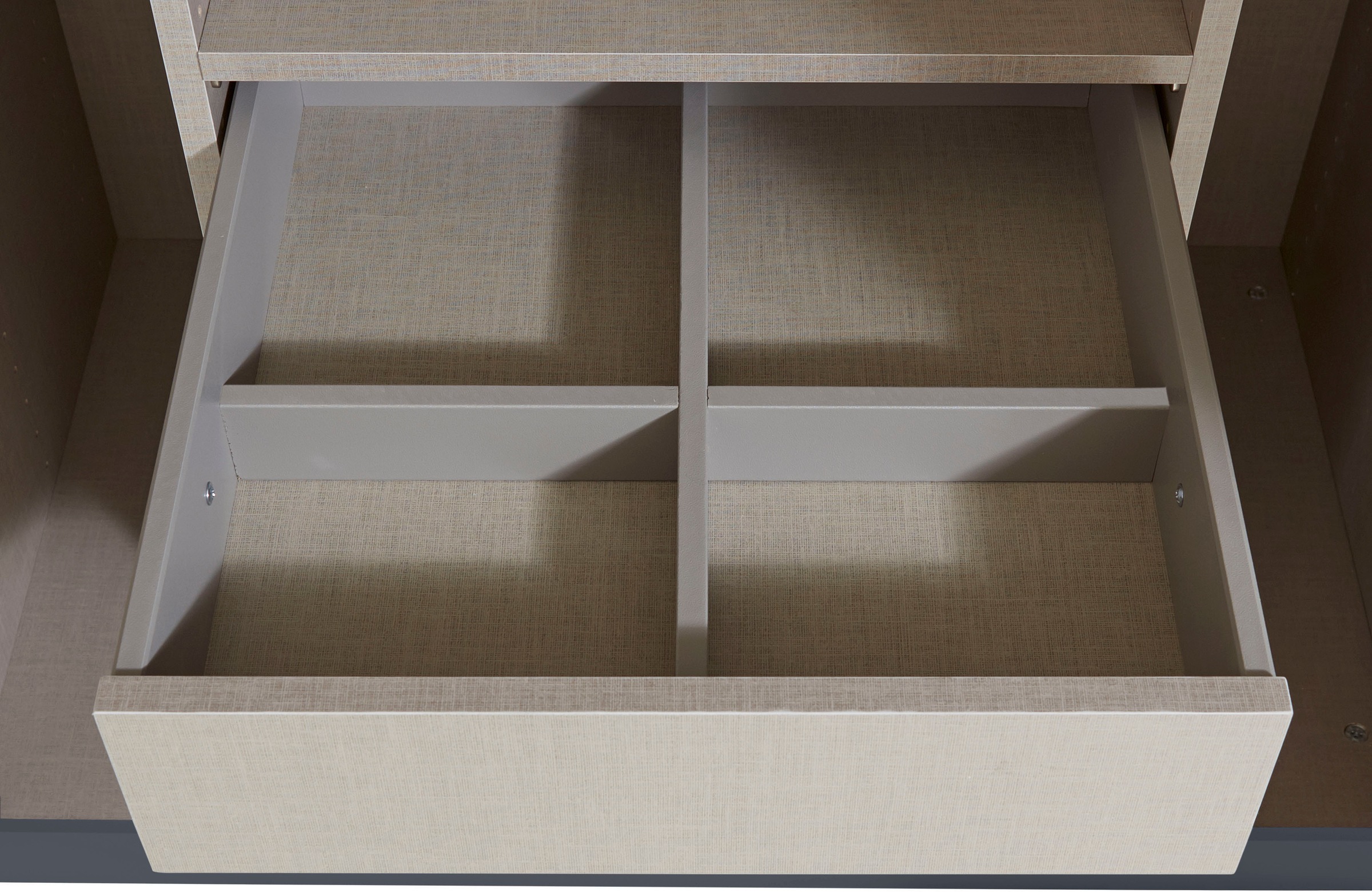 rauch Drehtürenschrank »Kleiderschrank Schrank Garderobe TOPSELLER OTELI inkl. Inneneinteilung«, (erhältlich in Breiten 91-360 cm, ab Breite 136cm inkl. Innenschubladen), mit zusätzlichen Einlegeböden, optional mit Spiegel MADE IN GERMANY