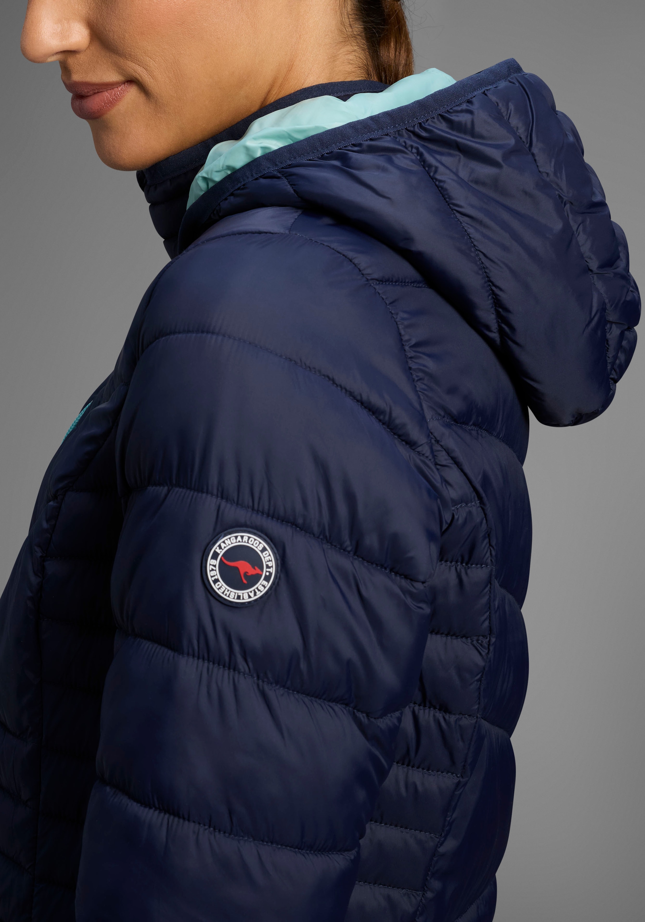 KangaROOS Steppjacke, mit Kapuze, für den Übergang, aus leichtem Webmaterial, figurbetonter Schnitt
