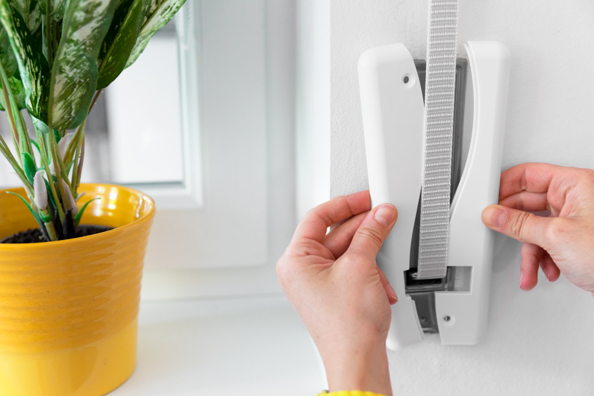 SCHELLENBERG Gurtwickler-Abdeckplatte »Duo Maxi, 13,5 cm Lochabstand, langlebig aus Kunststoff« Set, 1 Stk. tlg. Rollladen Abdeckblenden für Gurtwickler und Einlasswickler