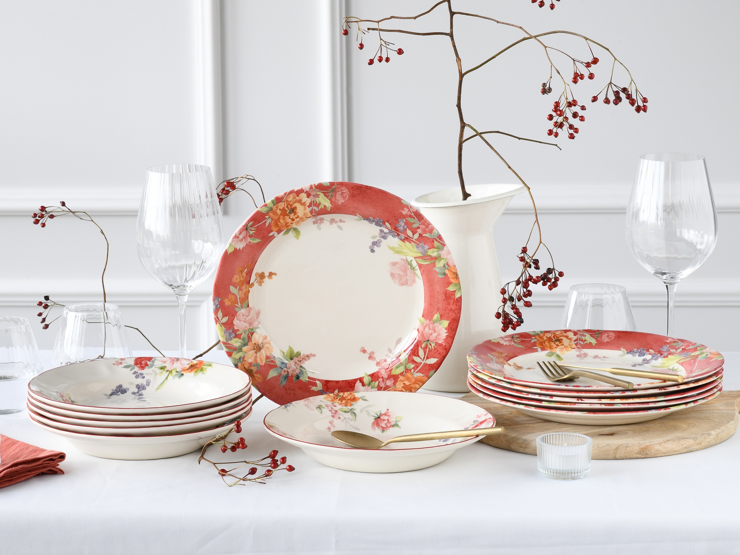 CreaTable Tafelservice »Crimson Bunt, Service 12-tlg.« Teller Set, Blütendekor, Designklassiker