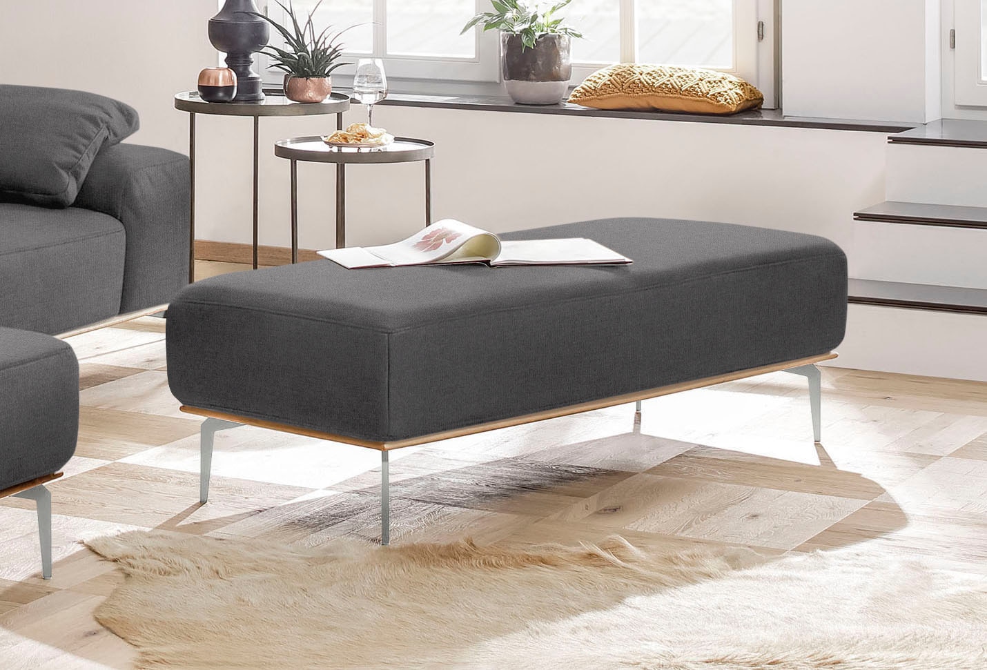 W.SCHILLIG Polsterhocker mit elegantem Holzsockel, Füße in Chrom glänzend, günstig online kaufen