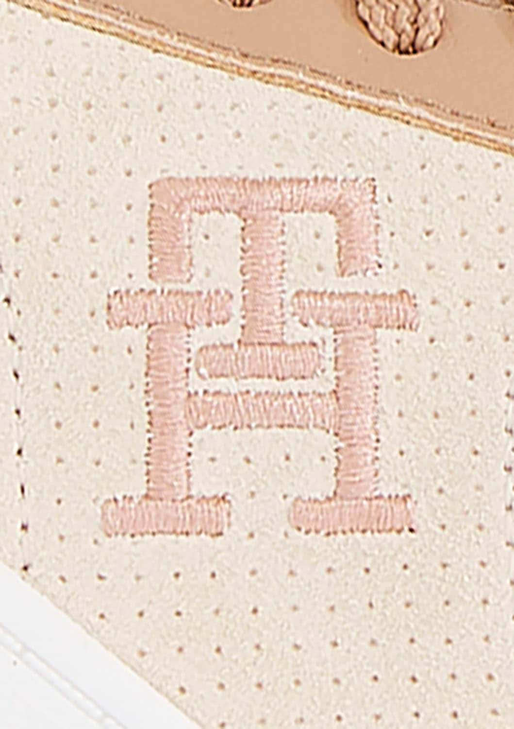 Tommy Hilfiger Plateausneaker »TH HERITAGE SNEAKER PERF«, Freizeitschuh, Halbschuh, Schnürschuh mit TH-Logostickerei