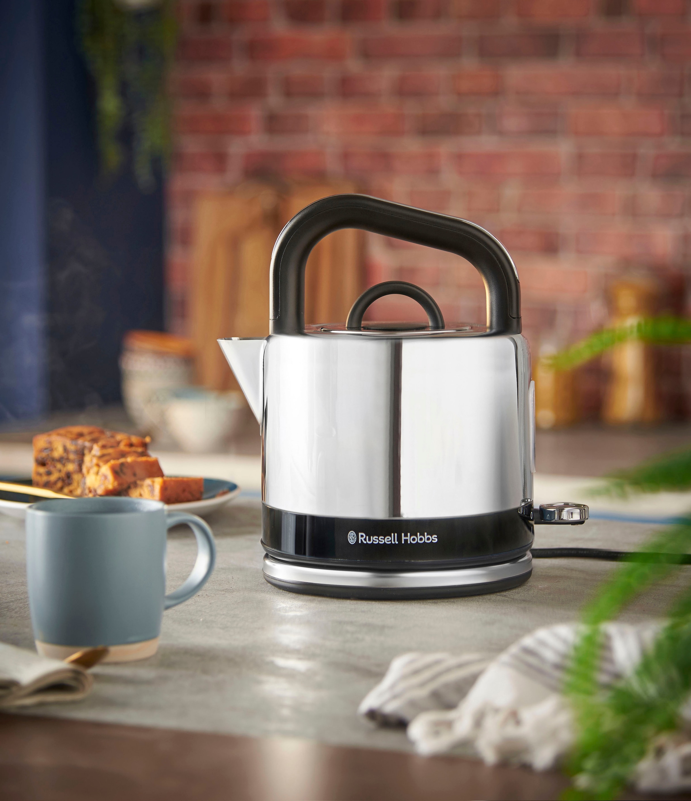 RUSSELL HOBBS Wasserkocher »Distinctions, schwarz 26420-70«, 1,5 l, 1350 W, Edelstahl mit polierten Akzenten, Schnellkochfunktion, energiesparend