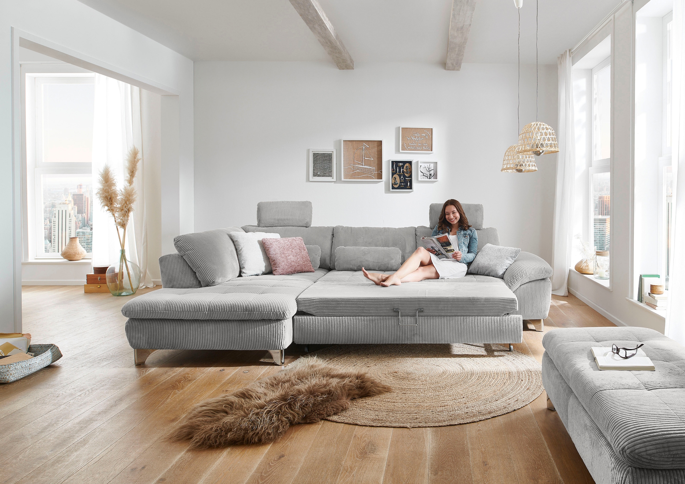 Die PlanBar Ecksofa »MP-IN14007 L-Form«, wahlweise mit Bettfunktion und verstellbaren Kopfstützen, in Cord