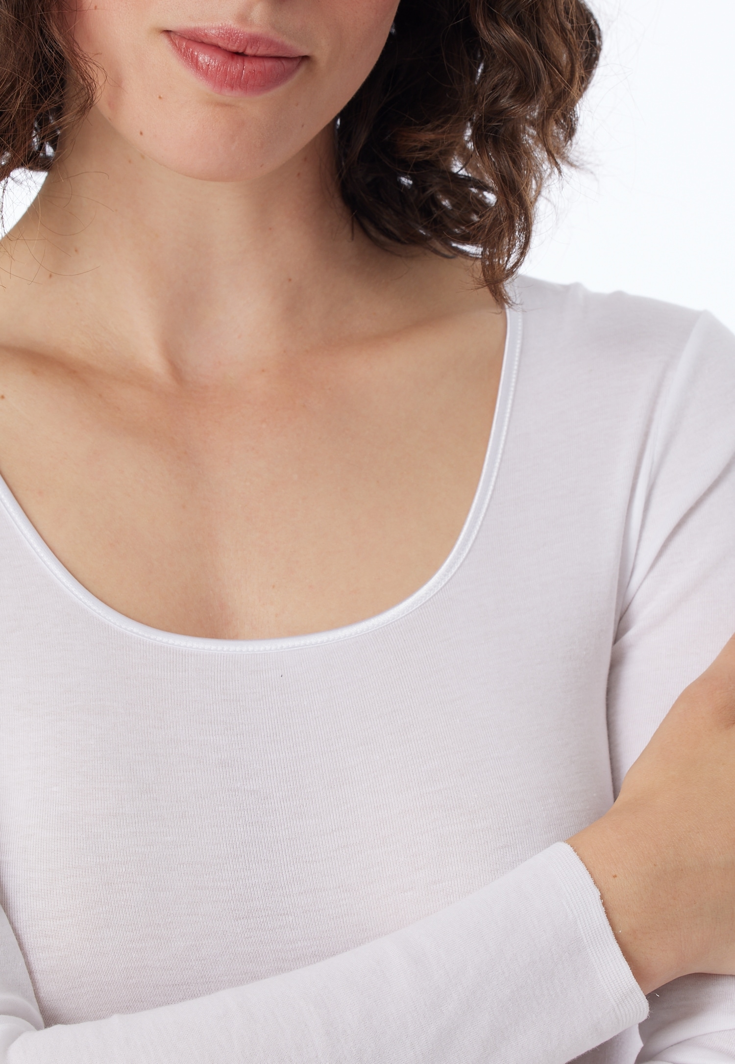 Schiesser T-Shirt »"Luxury"«, runder, dezent schimmernder Halsausschnitt