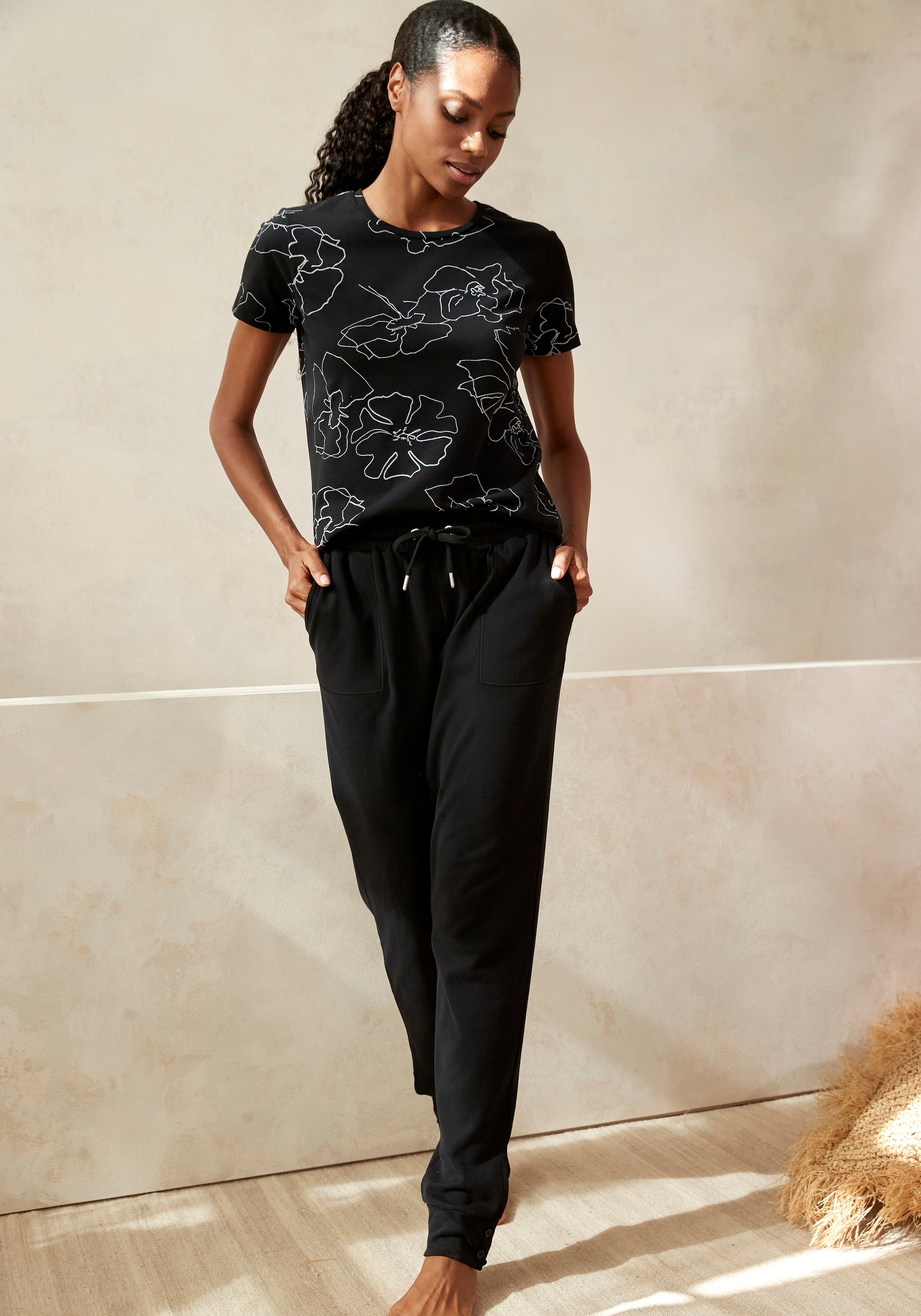 LASCANA Kurzarmshirt, mit Blütendruck, Loungewear