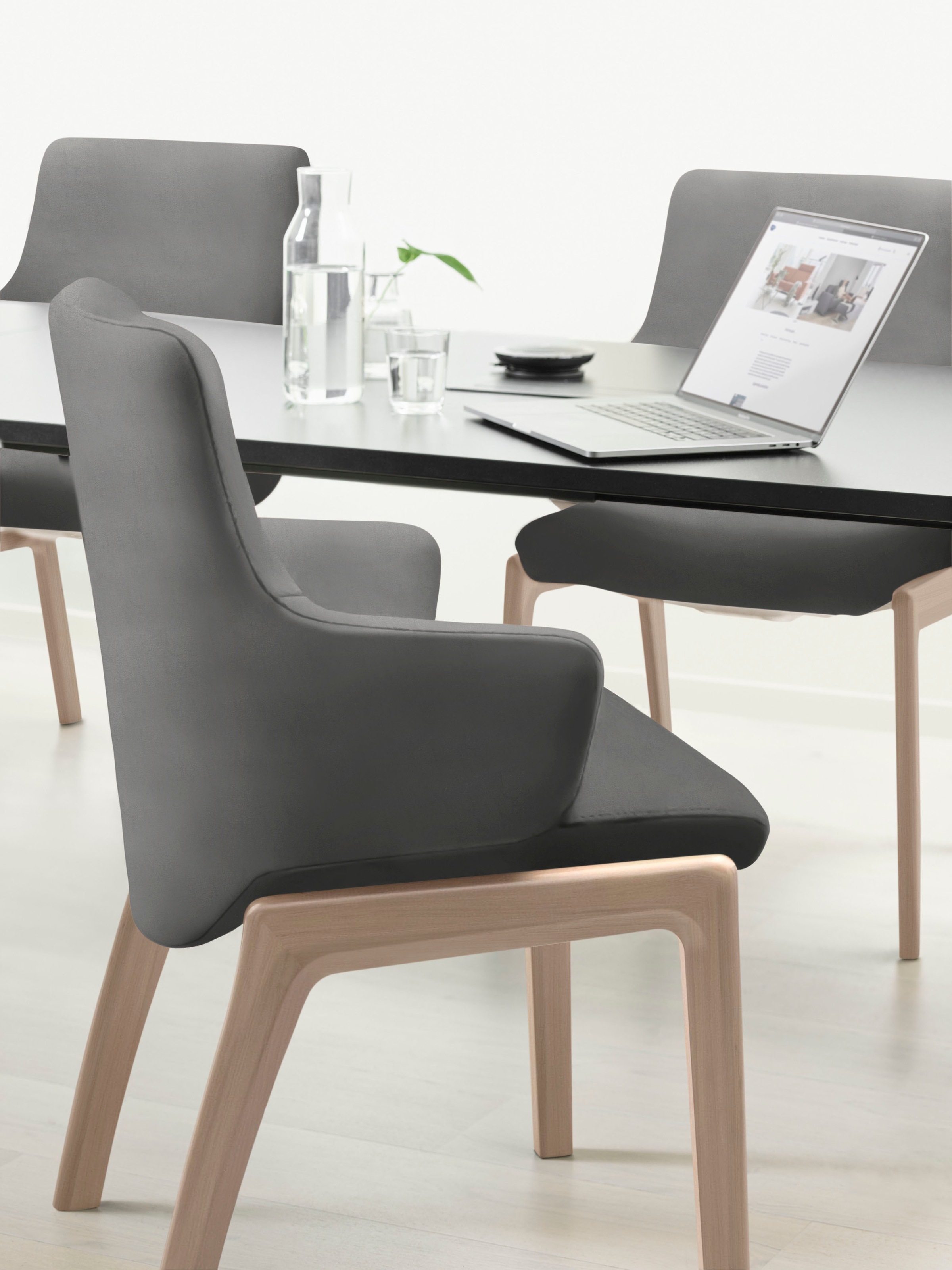 Stressless® Polsterstuhl »Laurel«, Microfaser DINAMICA, Low Back mit Armlehne, Größe L, abgerundete Beine in Eiche gekalkt
