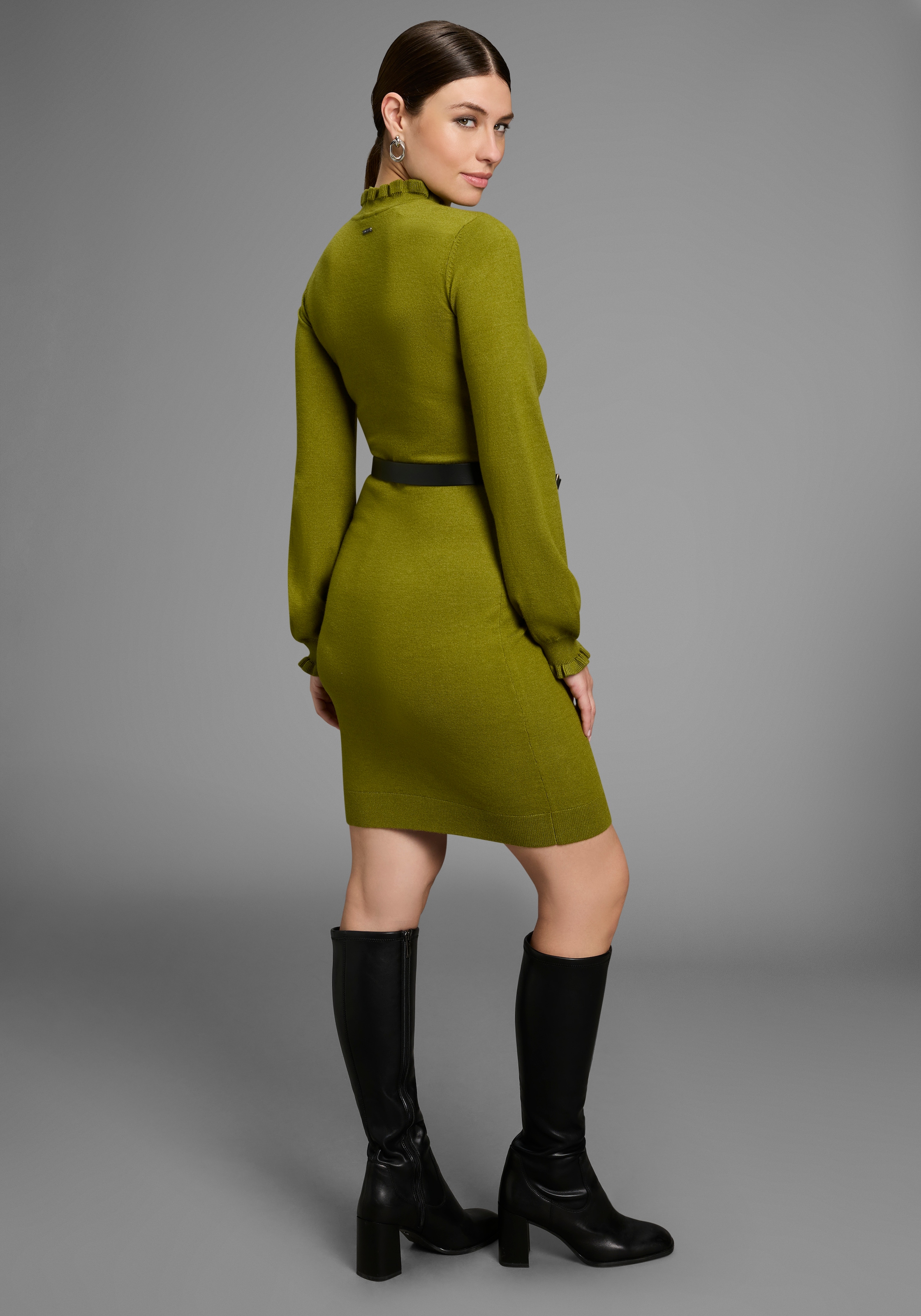 Laura Scott Strickkleid, aus Viskosemischung mit femininem Rüschendetail