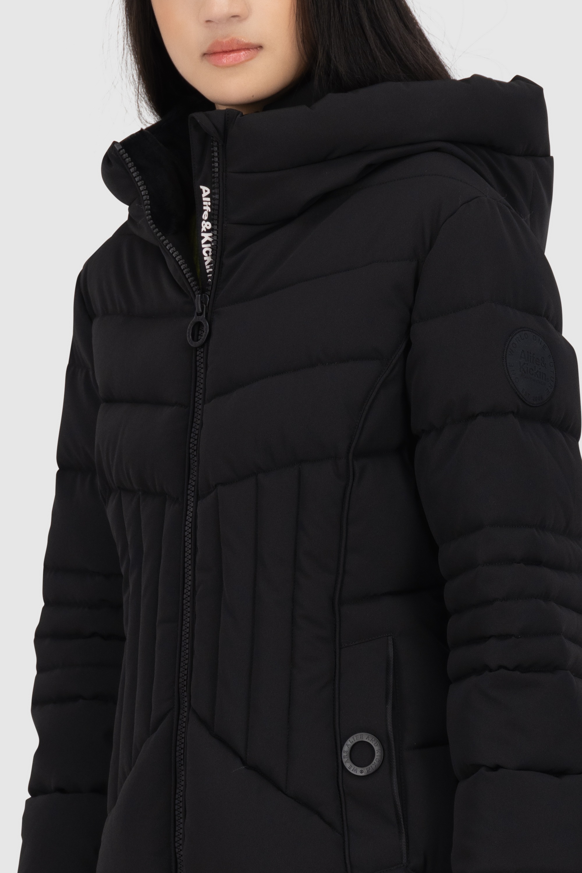 Alife & Kickin Winterjacke »Damen PriscillaAK A«, mit Kapuze, Gefütterter kurzer Mantel mit figurbetonter Passform und 2-Wege-Zip