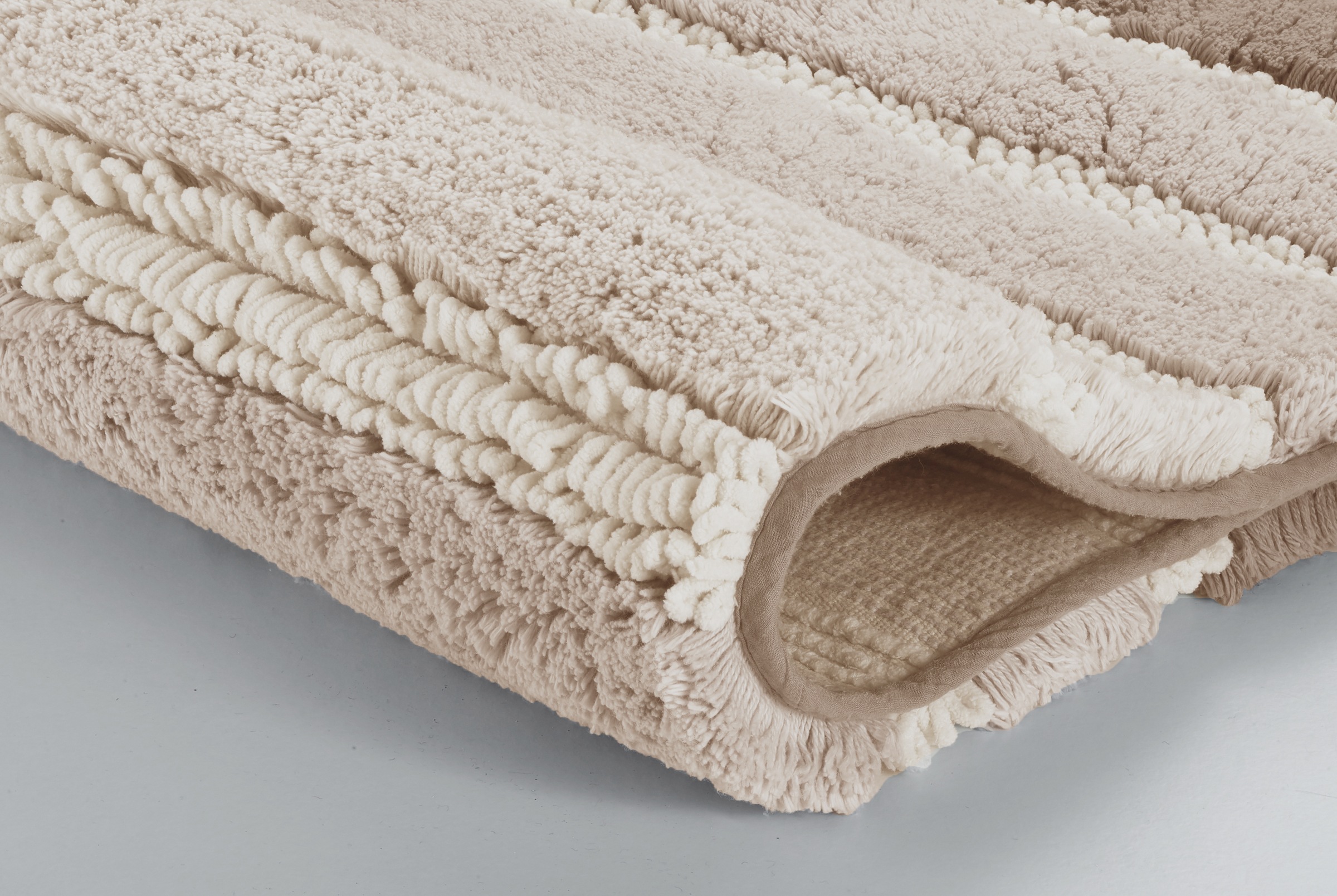 Kleine Wolke Badematte »Phoenix, Badvorleger, Badezimmer Teppich« Höhe 35 mm rutschhemmend beschichtet fußbodenheizungsgeeignet Badteppich, gestreift, Hoch-Tief Effekt, waschbar