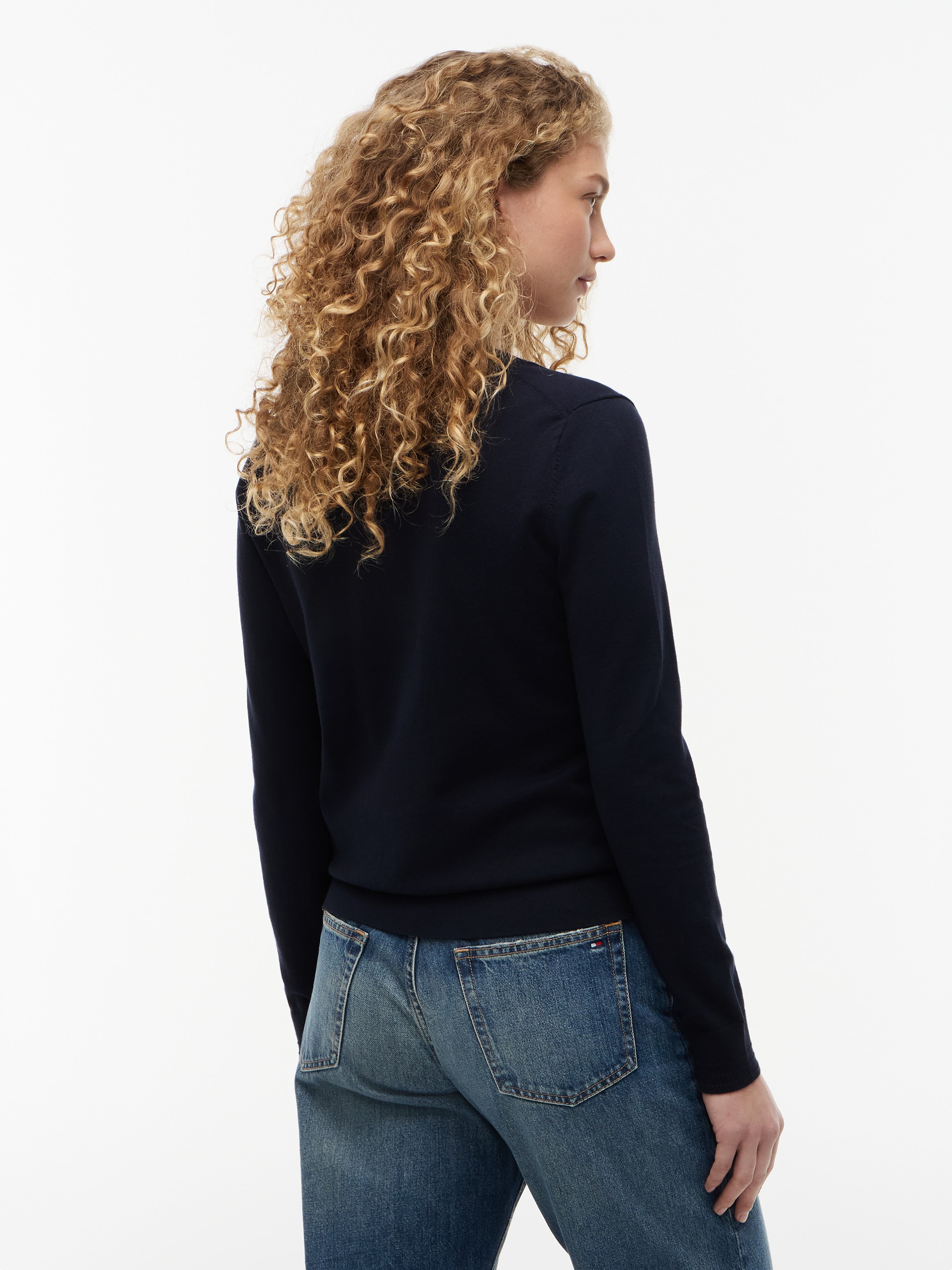Tommy Hilfiger V-Ausschnitt-Pullover »CO JERSEY STITCH V-NK SWEATER« Kontrastfarbene Streifen im Ausschnitt und Logo Stickerei am Ärmel