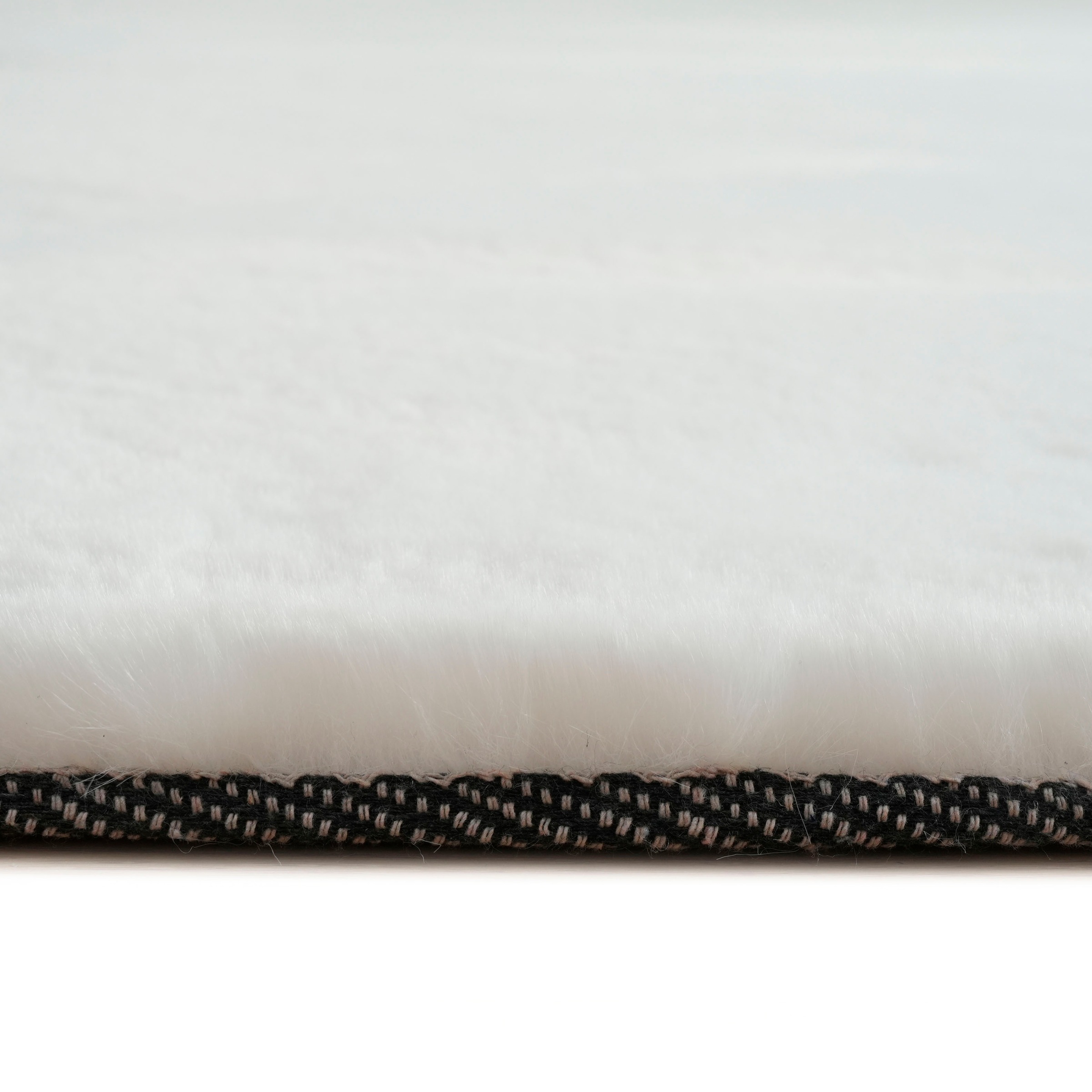 Bruno Banani Hochflor-Teppich »Rabbit 2 Bean, Kunstfell Teppich, Modern, besondere Form«, U-förmig, 25 mm Höhe, Kaninchenfell-Haptik, Microfaser, Wohnzimmer, Schlafzimmer, Esszimmer