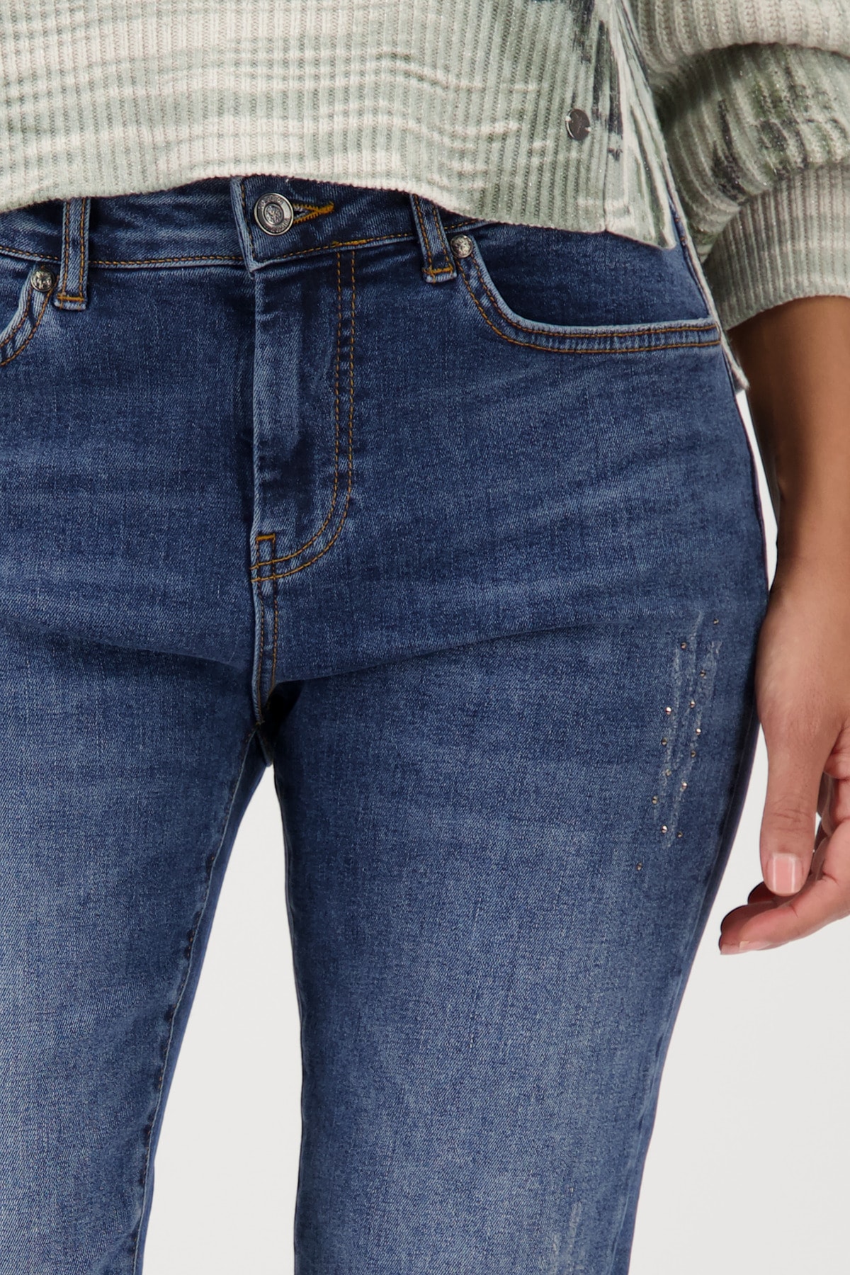 Monari Slim-fit-Jeans »Hose Jeans Nietenschmuck« Slim-fit-Passform, mit Strasssteinen