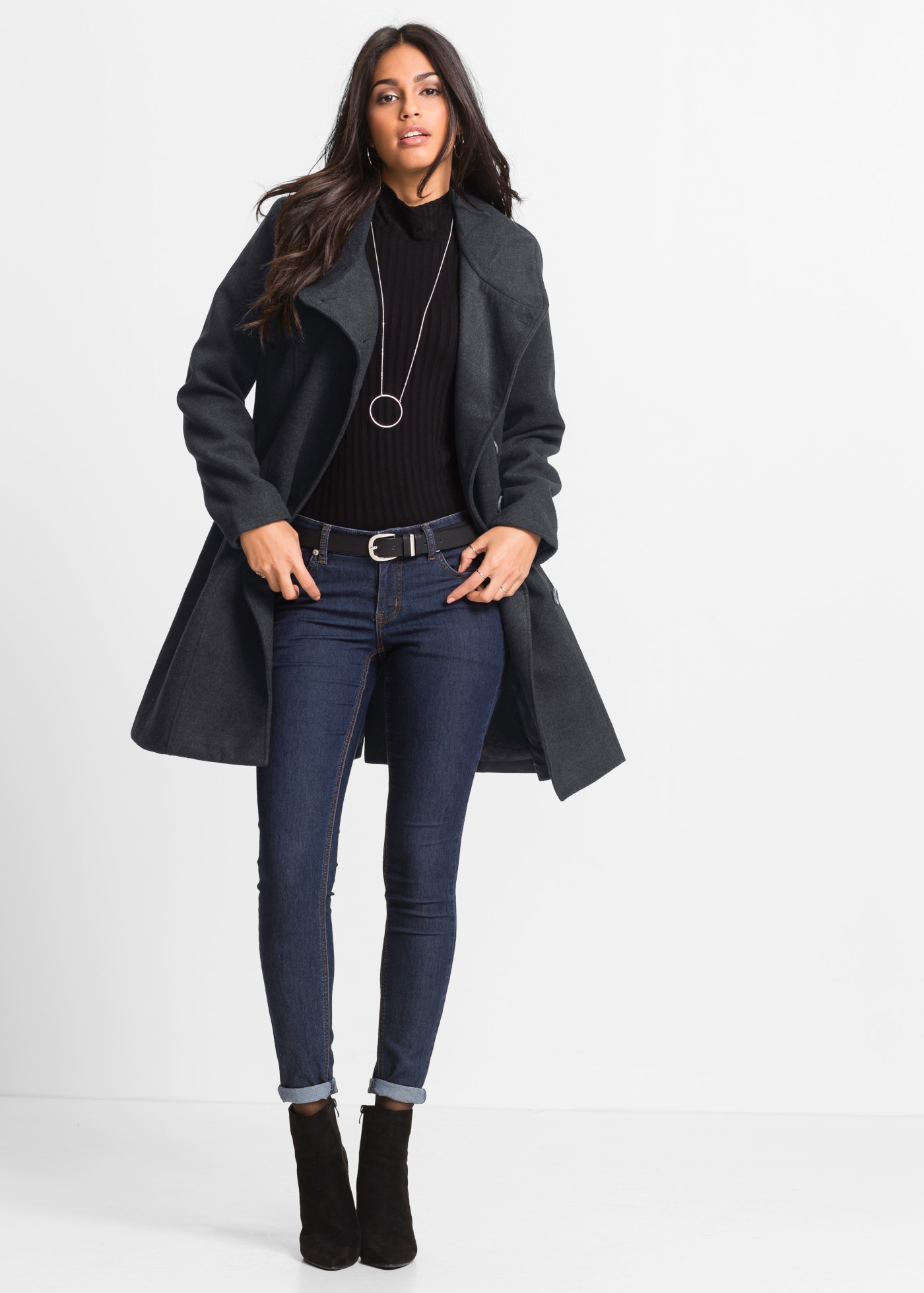 bonprix Kurzmantel femininer Stil, mit besonderem Kragen
