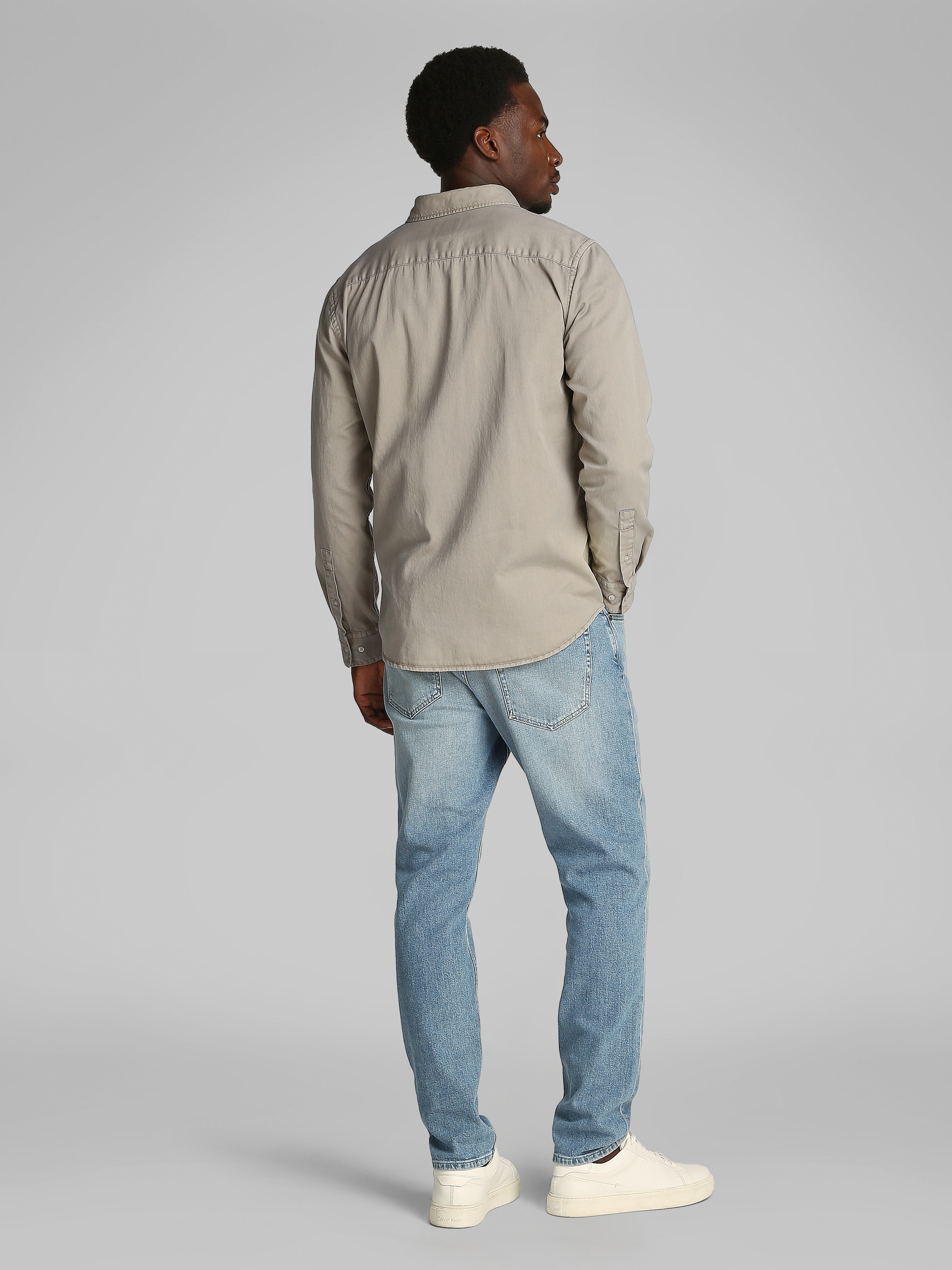 Calvin Klein Langarmhemd »GARMENT DYED LW TWILL L/S SHIRT«, mit Logostickerei