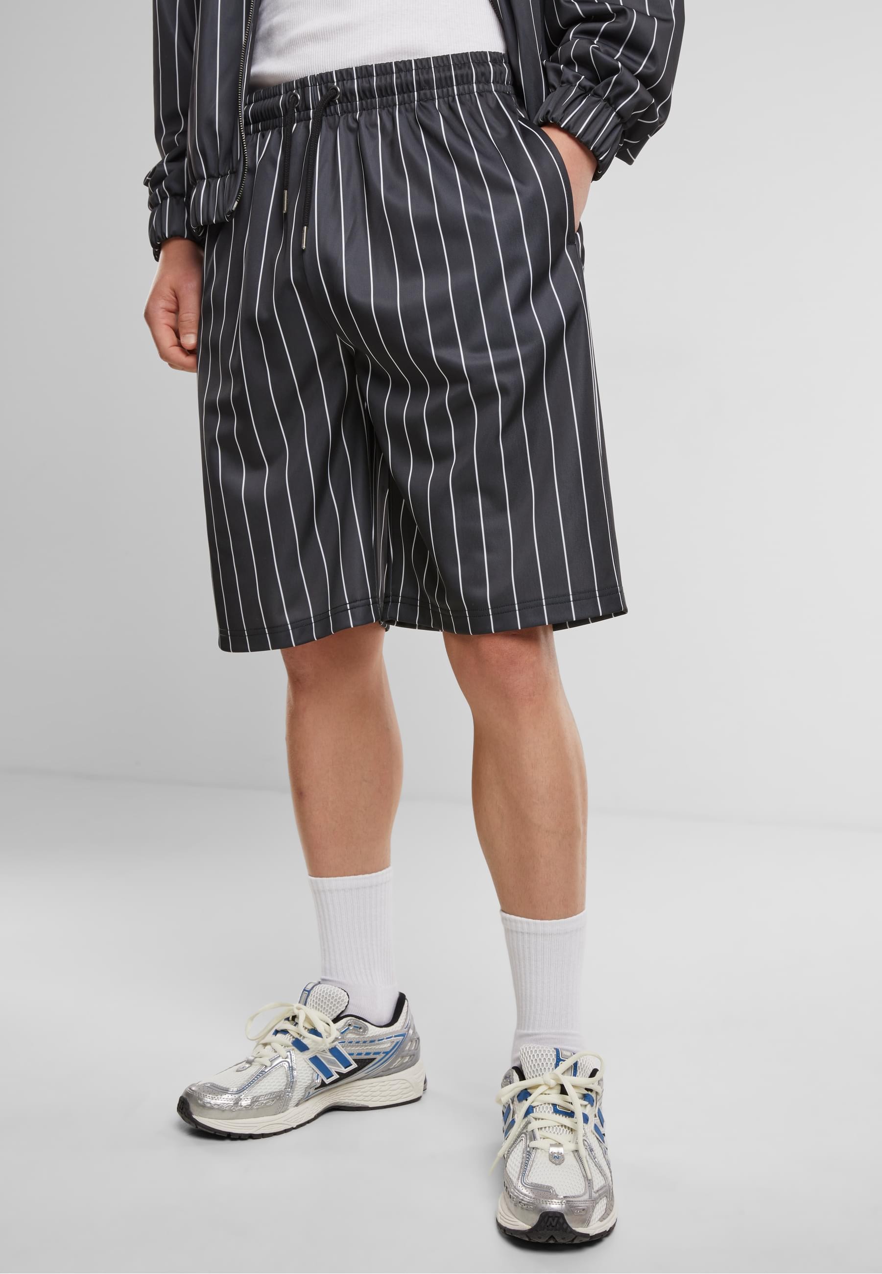URBAN CLASSICS Shorts »Urban Classics Pinstripe Trackshorts«