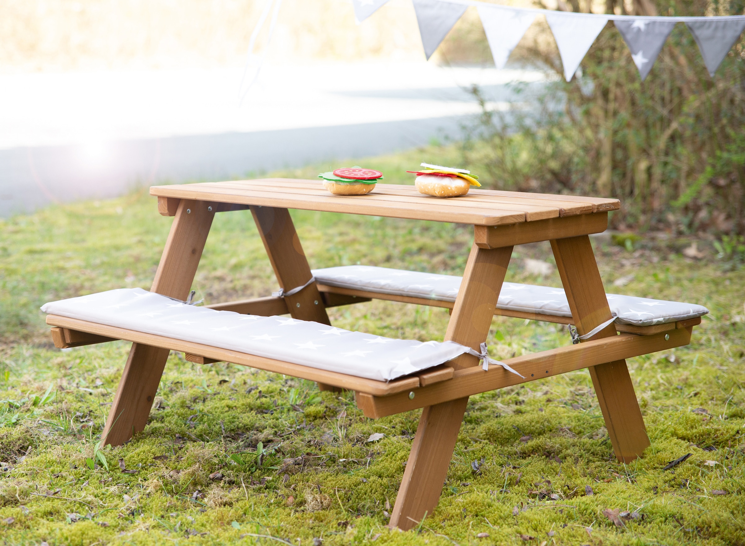 roba® Kindersitzgruppe »Picknick for 4 Outdoor +, Teakholz«, (Set), mit abgerundeten Ecken; inklusive Sitzauflagen Â»Little StarsÂ«