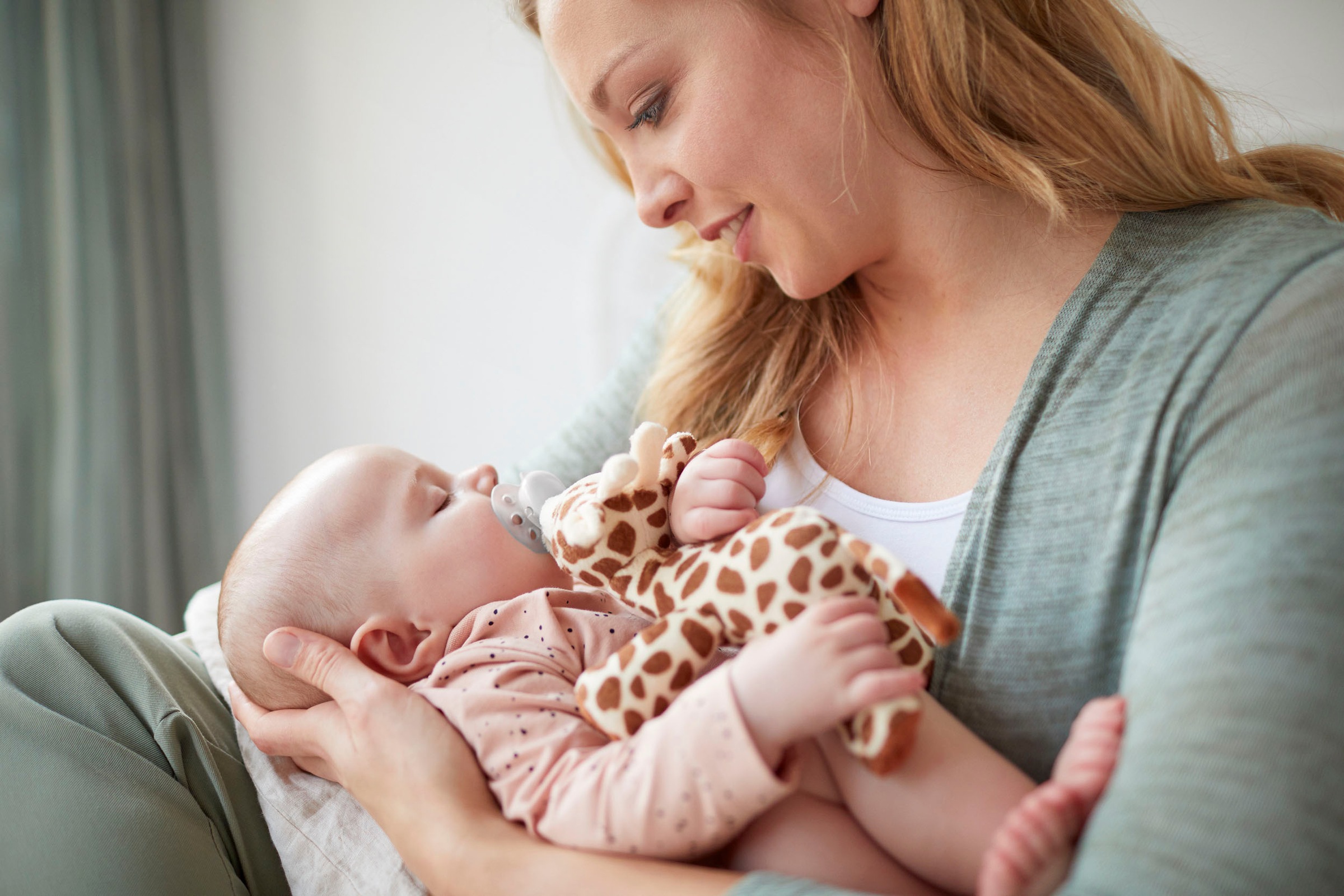 Philips AVENT Schnullerbefestigung »SCF348/11«, (Set, 2 tlg., Ultraweiches Kuscheltier mit Schnuller), Schnullertier Giraffe