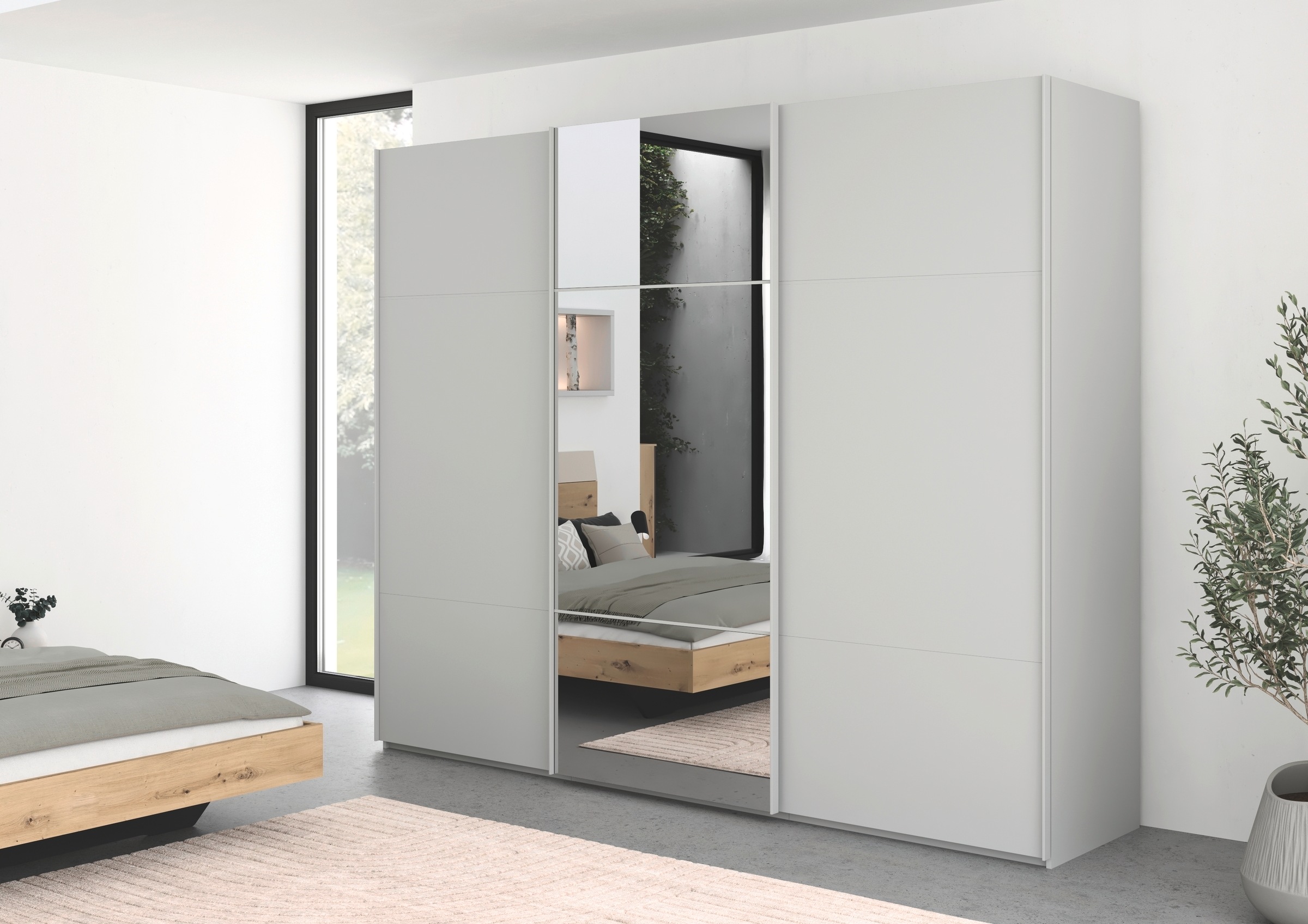 rauch Schwebetürenschrank »Kleiderschrank Schrank Garderobe Schlafzimmerschrank SCALE-TRIO«, edle dreigeteilte Front mit 2 Zierleisten und Spiegel MADE IN GERMANY