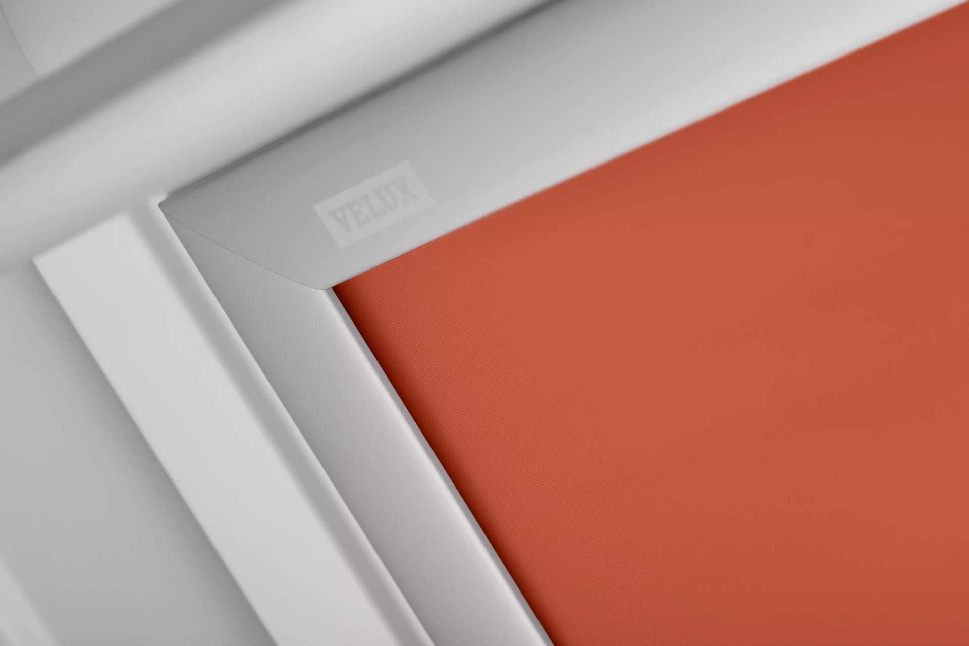 VELUX Verdunklungsrollo »DKL 4564S, Farbe: orange«, verdunkelnd, ohne Bohren, in Führungsschienen, alufarbene Führungsschienen & Griffleiste