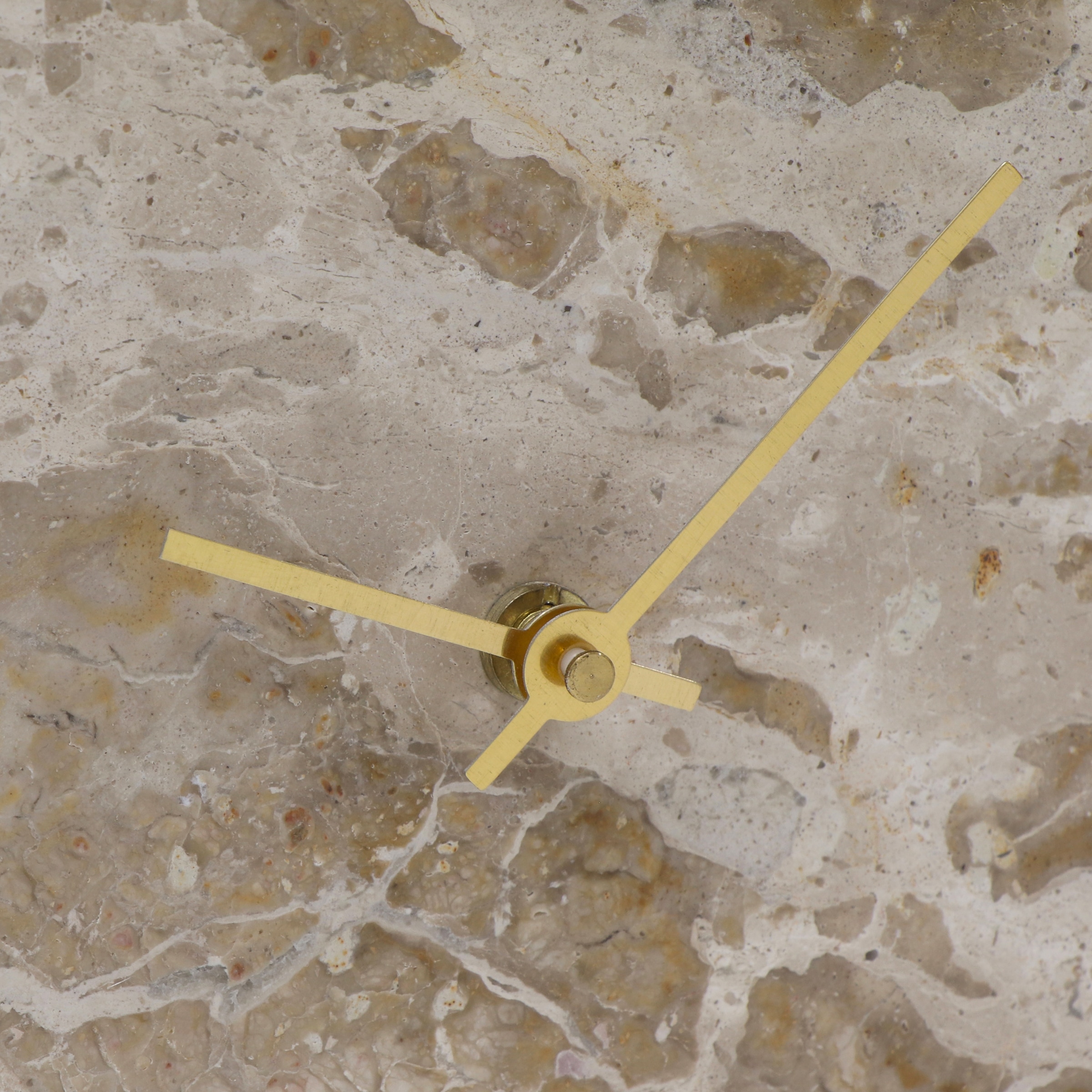 MIRRORS AND MORE Tischuhr »KRONO« Tischuhr in Marmor Optik