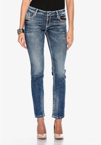 Cipo & Baxx Bequeme Jeans, mit Stickerei auf den Gesäßtaschen in Straight-Fit kaufen