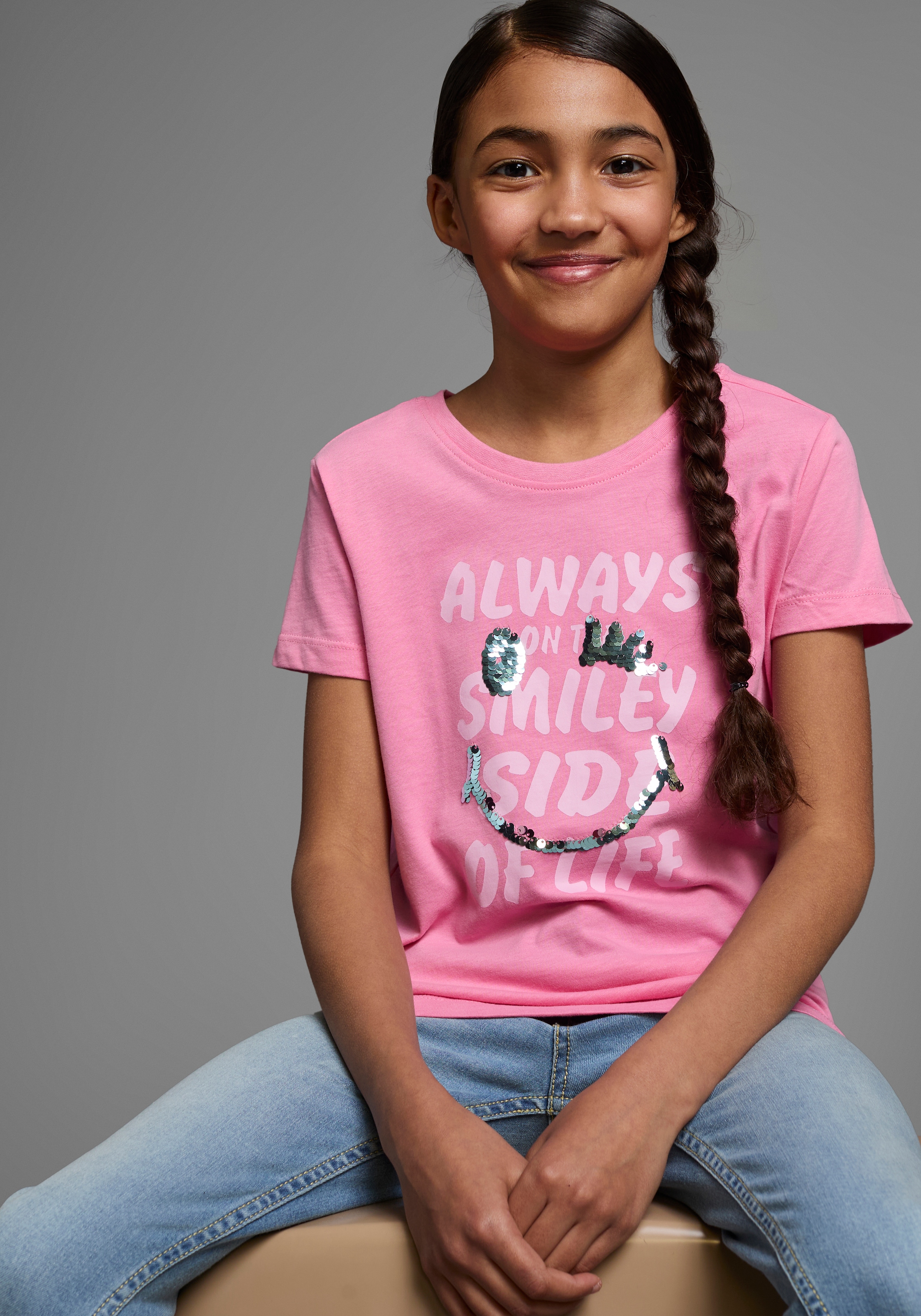 KIDSWORLD T-Shirt »mit Wendepailletten«, Kurzarm, Basic-Passform, mit Pailletten, bedruckt