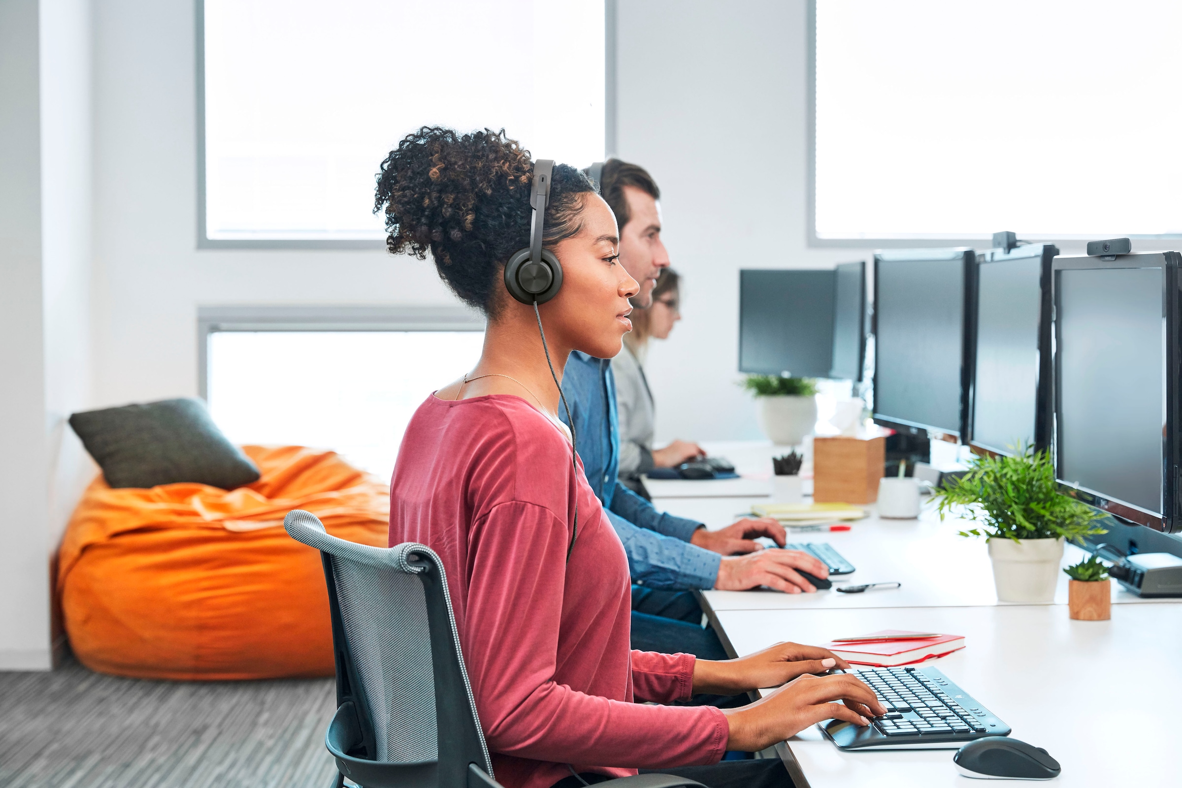 Logitech Kopfhörer »Zone Wired UC«, integrierte Steuerung für Anrufe und Musik