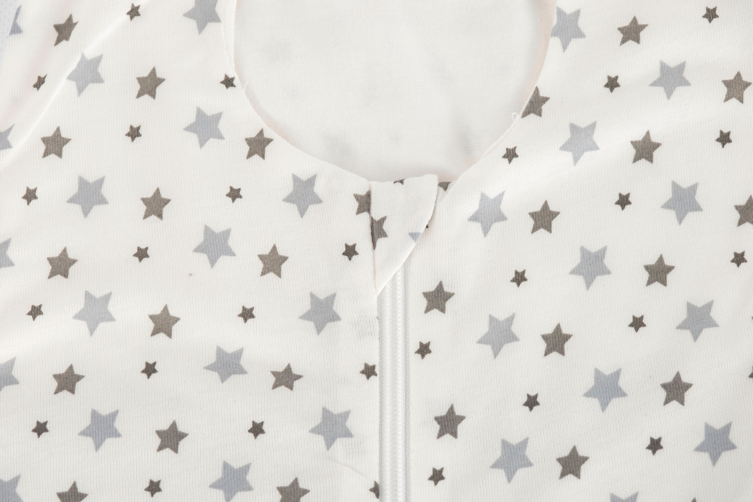 Träumeland Babyschlafsack »Sommerschlafsack LIEBMICH TENCEL™, Design weiß mit grauen Sternen«, (1 tlg.)