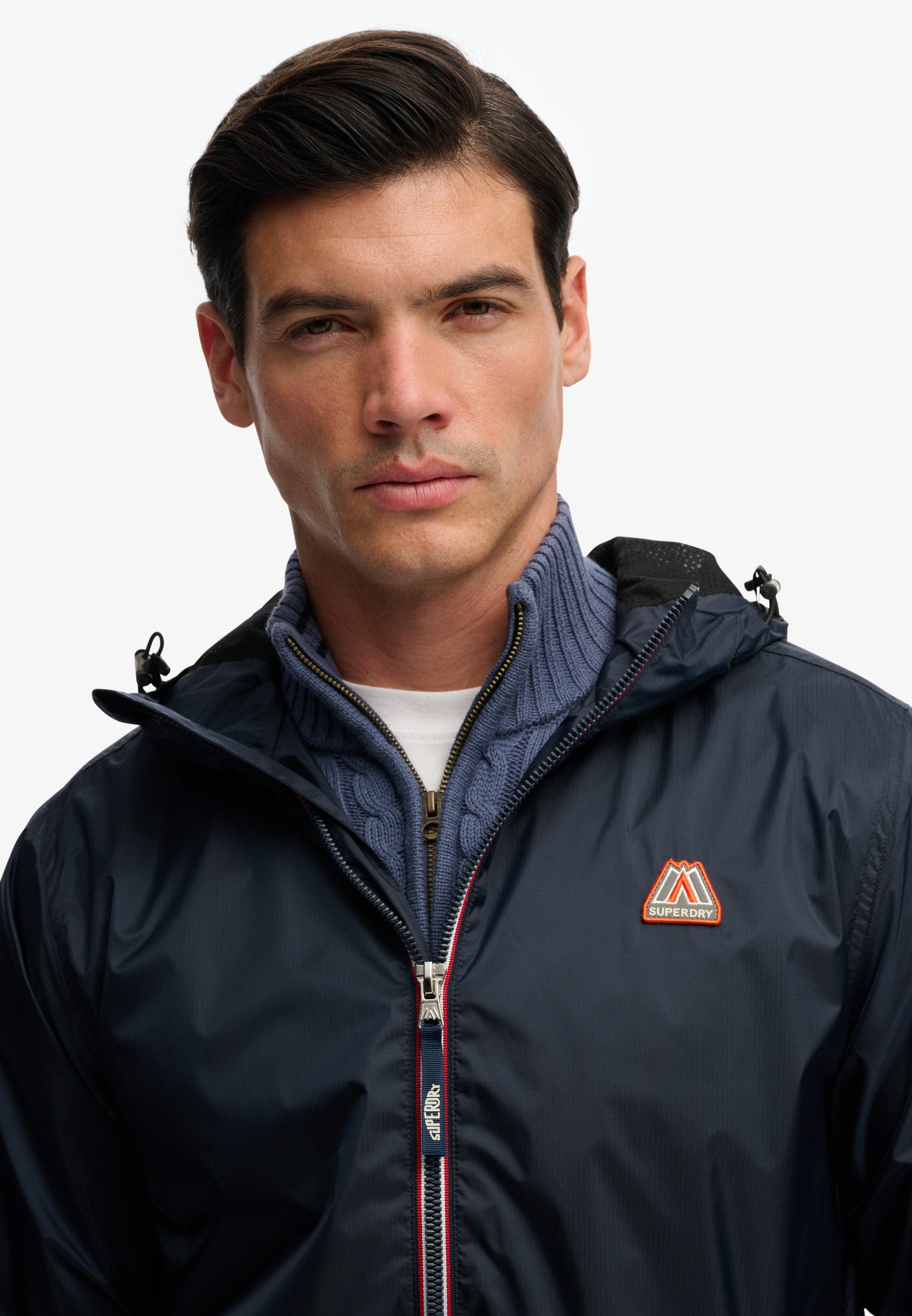 Superdry Windbreaker »ESSENTIAL TRI WINDBREAKER JKT« mit Kapuze mit Reißverschluss, aus Polyester, pflegeleicht, Relaxed Fit