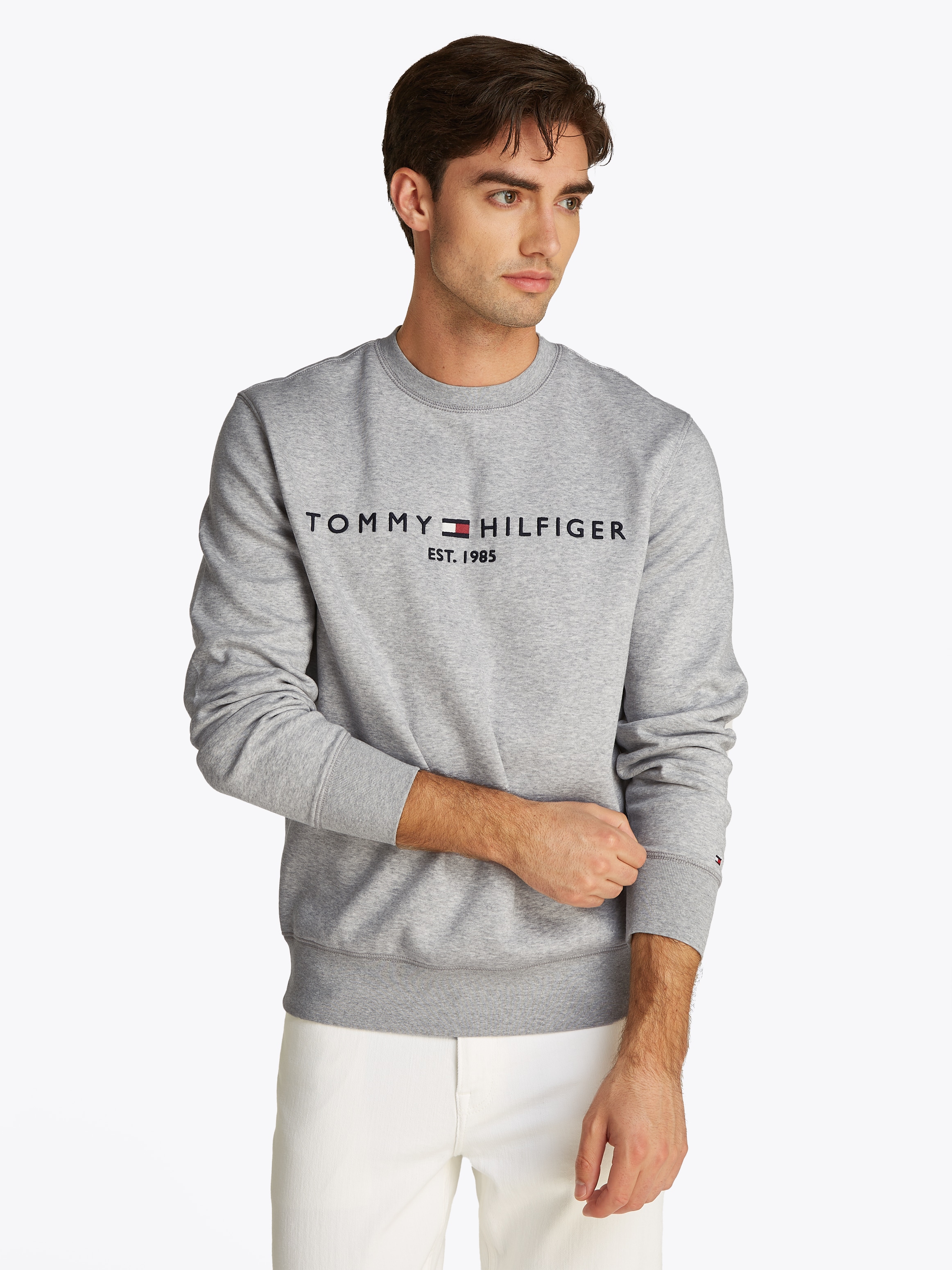 Tommy Hilfiger Sweatshirt »TOMMY LOGO SWEATSHIRT mit Rundhals und Stickerei« unifarben, casual, regular fit, Baumwollmix, Rundhals