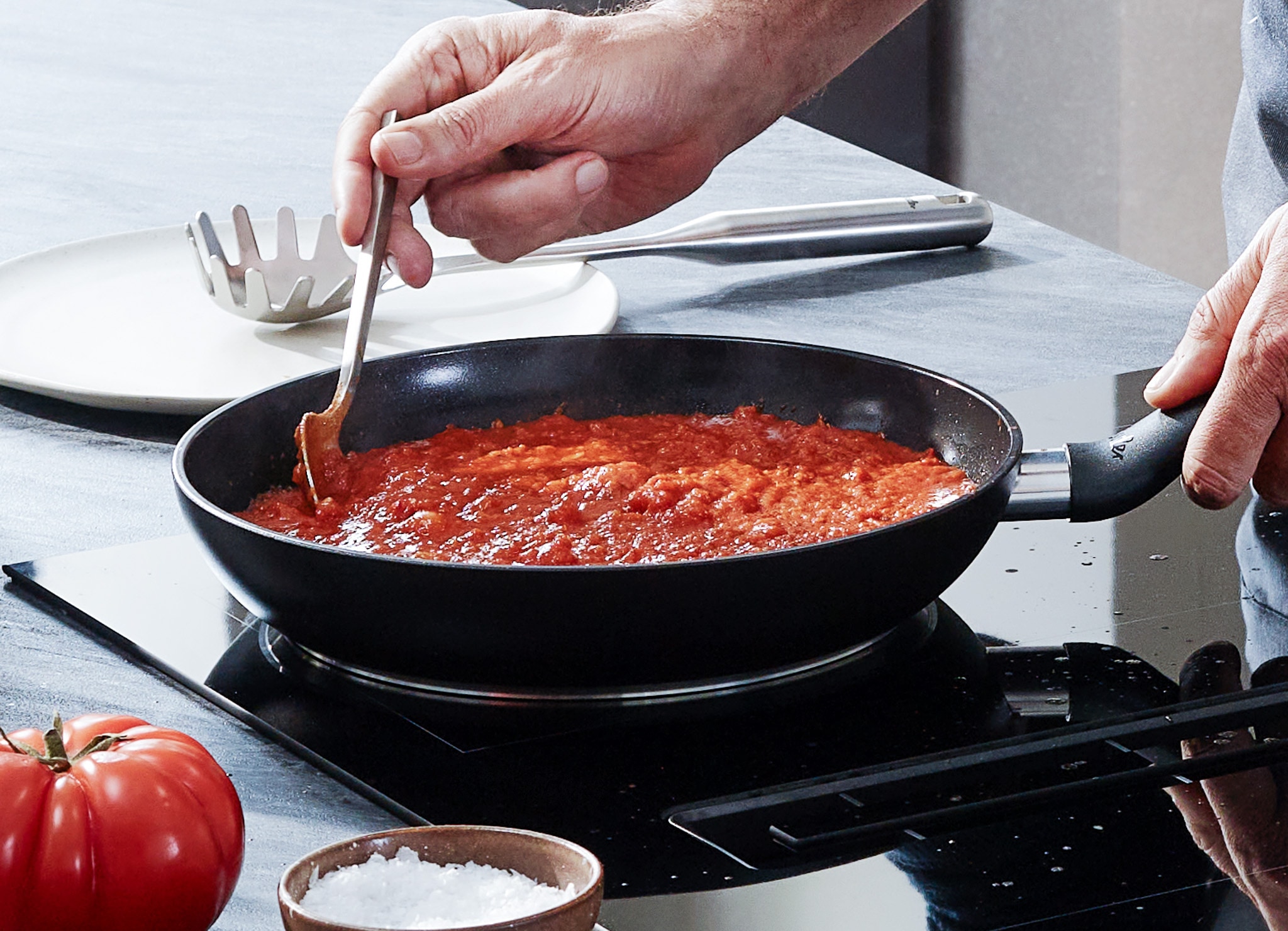 Fissler Pfannen-Set »Essential« Aluminium Set, je 1x Keramikpfanne 24 + 28 cm, 2 tlg. tlg. leicht zu reinigen, Made in Germany