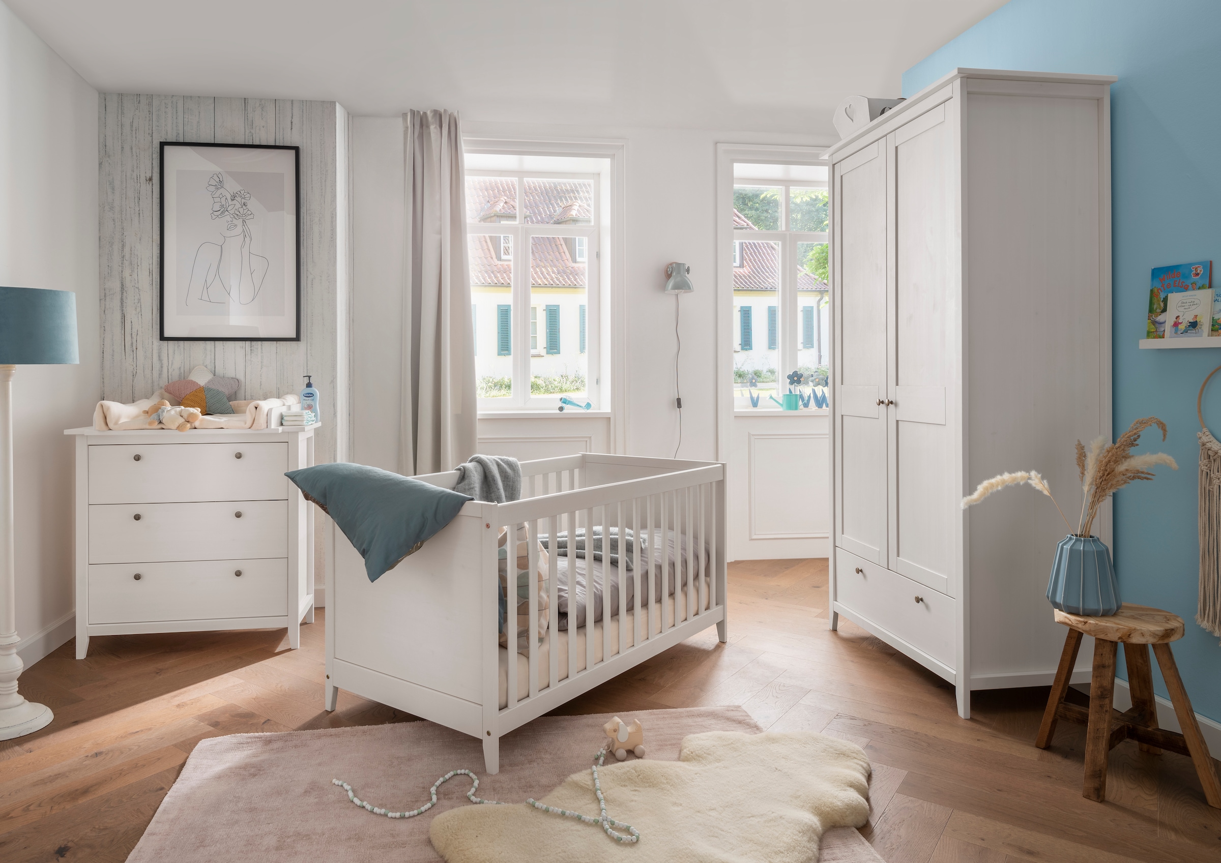 Babymöbel-Set »Solvita«, (Bett 70x140cm, Kleiderschrank 2trg, Kommode, Wickelaufsatz,...