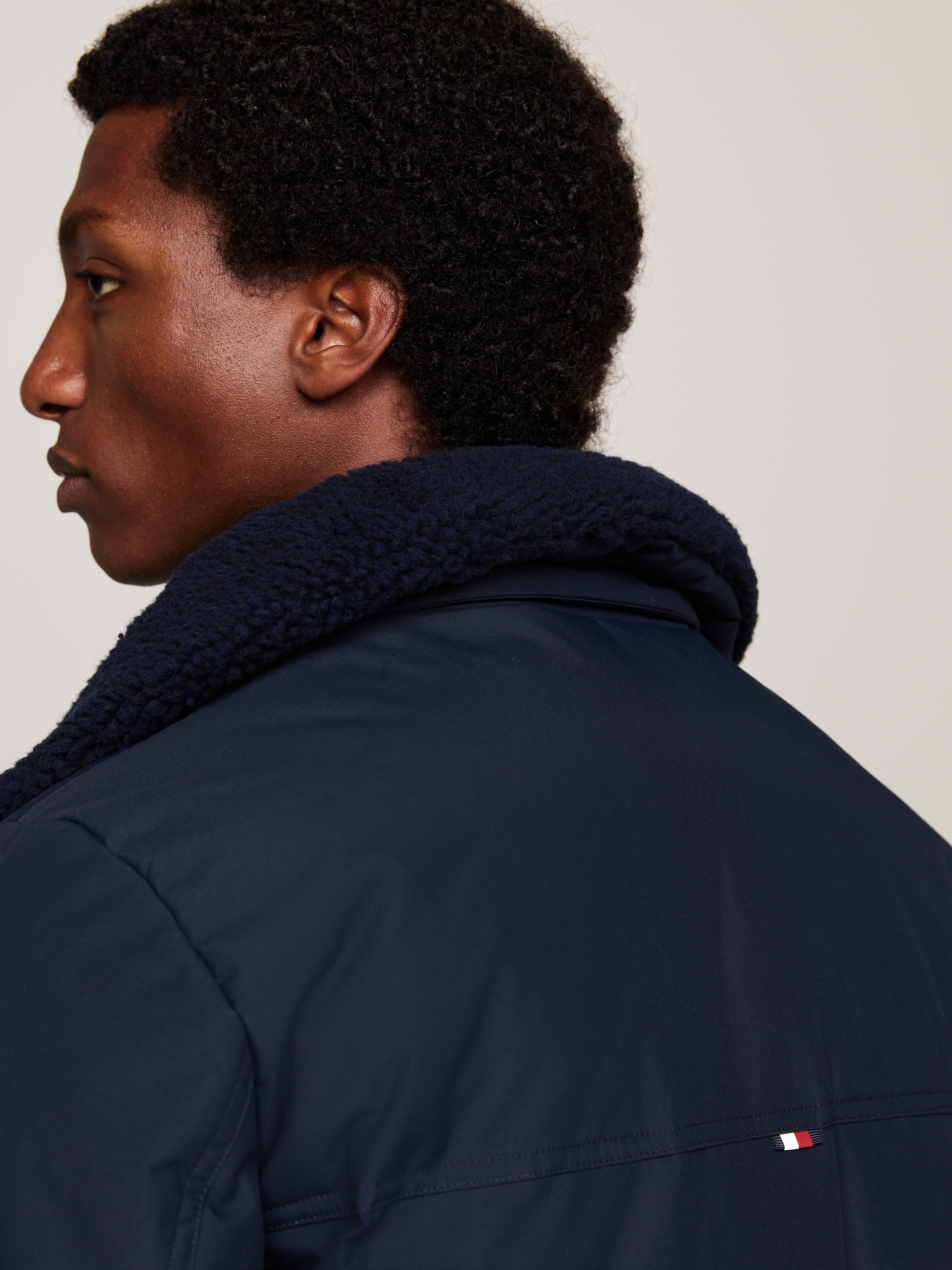 Tommy Hilfiger Parka »ROCKIE UTILITY HOODED JACKET«, mit Kapuze, Abnehmbare Kapuze mit Kordelzug, 2-Wege-Reißverschluss