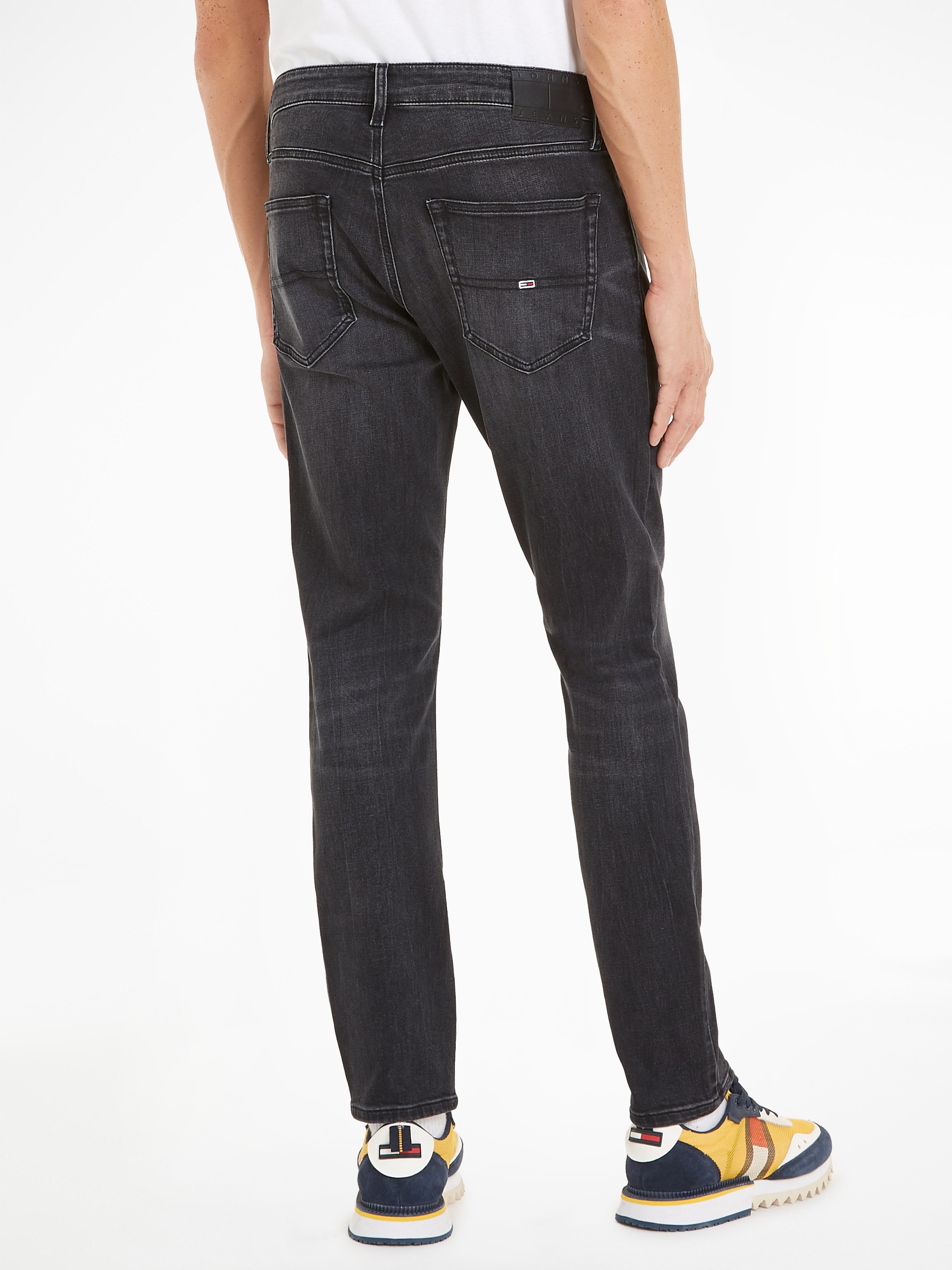 Tommy Jeans Tapered-fit-Jeans, mit Logostickereien