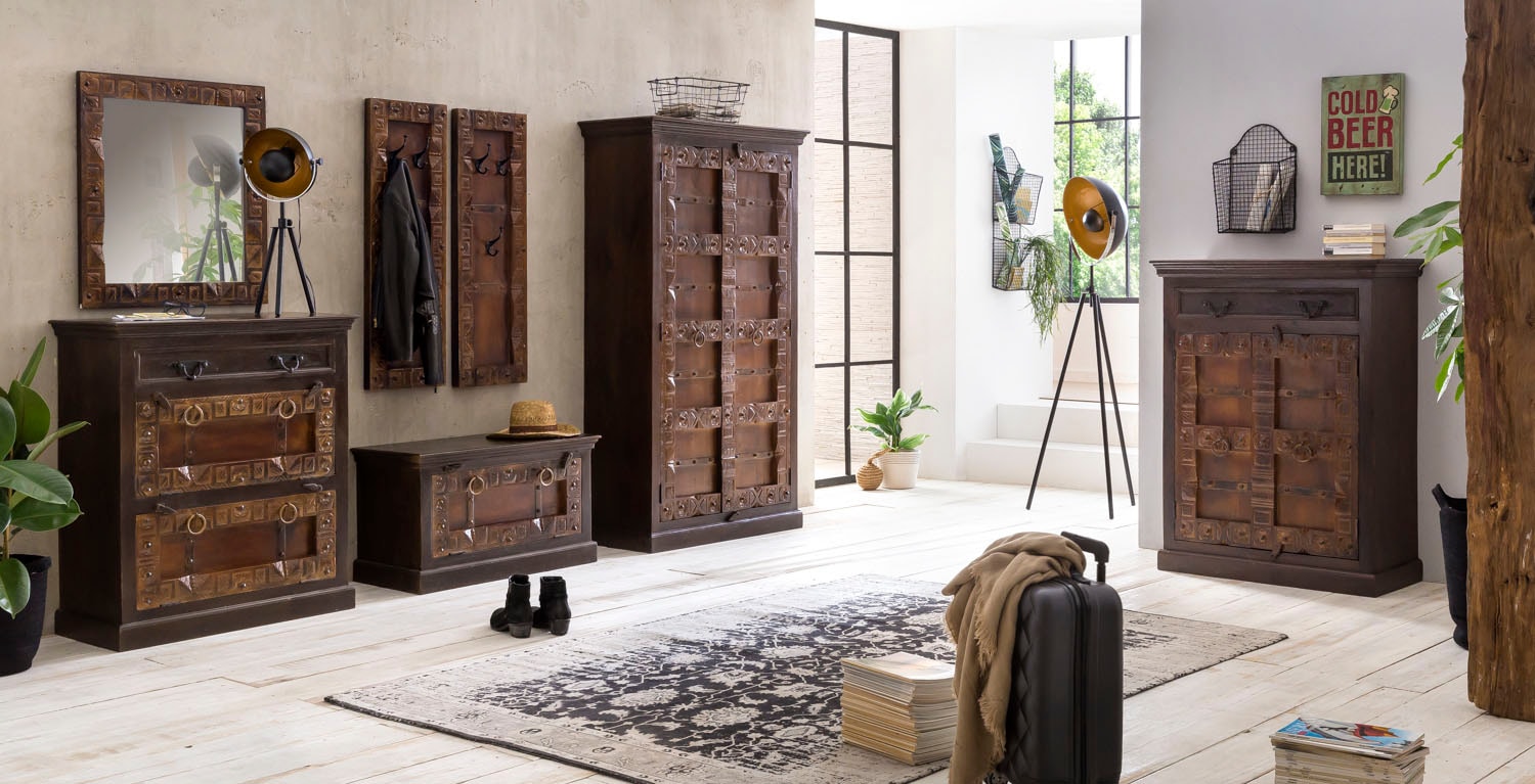 SIT Stauraumschrank »Almirah« mit Schnitzereien und Metallapplikationen