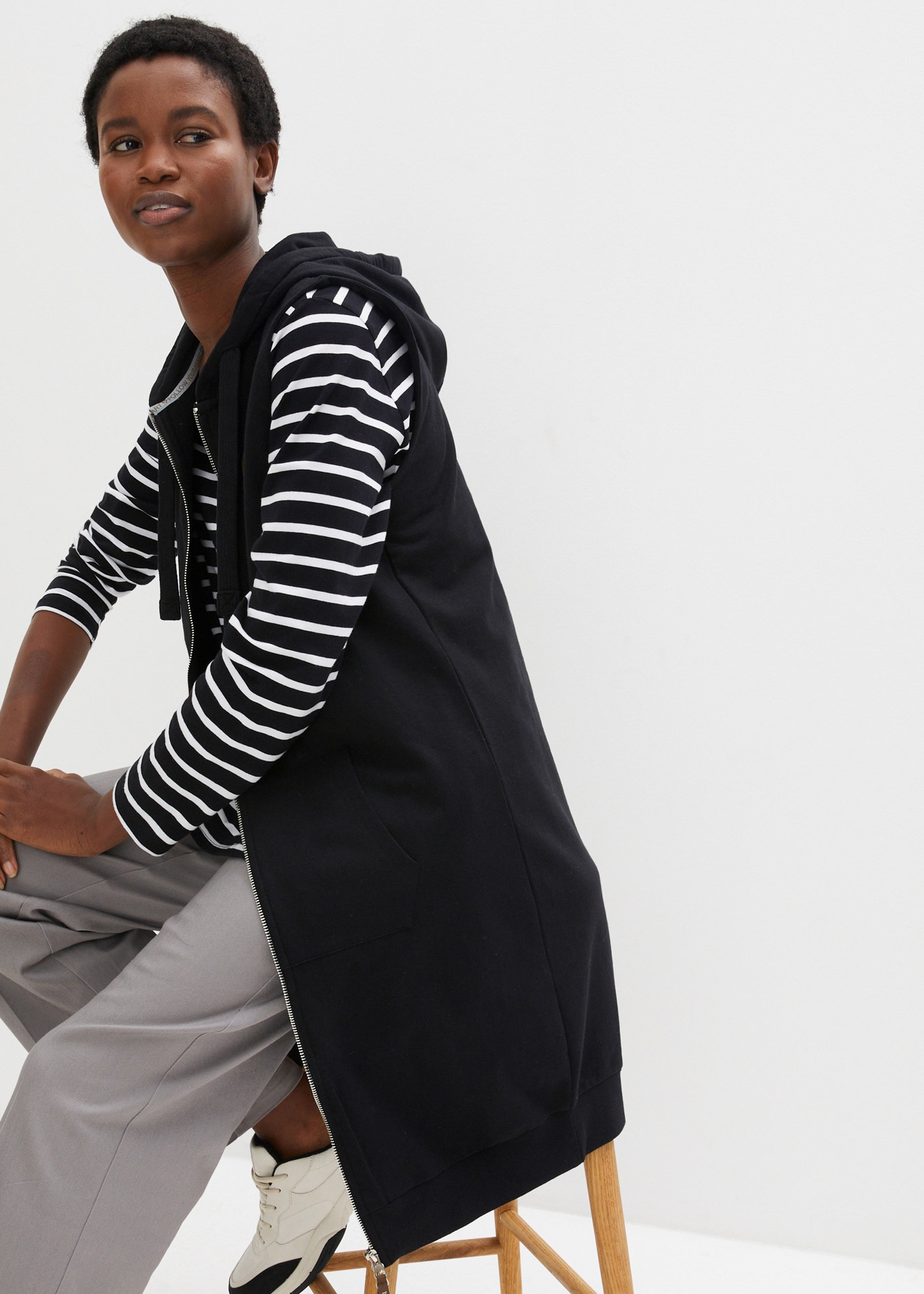 bonprix Sweatweste lange Weste mit Kapuze, Baumwoll-Mischung, 2-Wege-Zipper