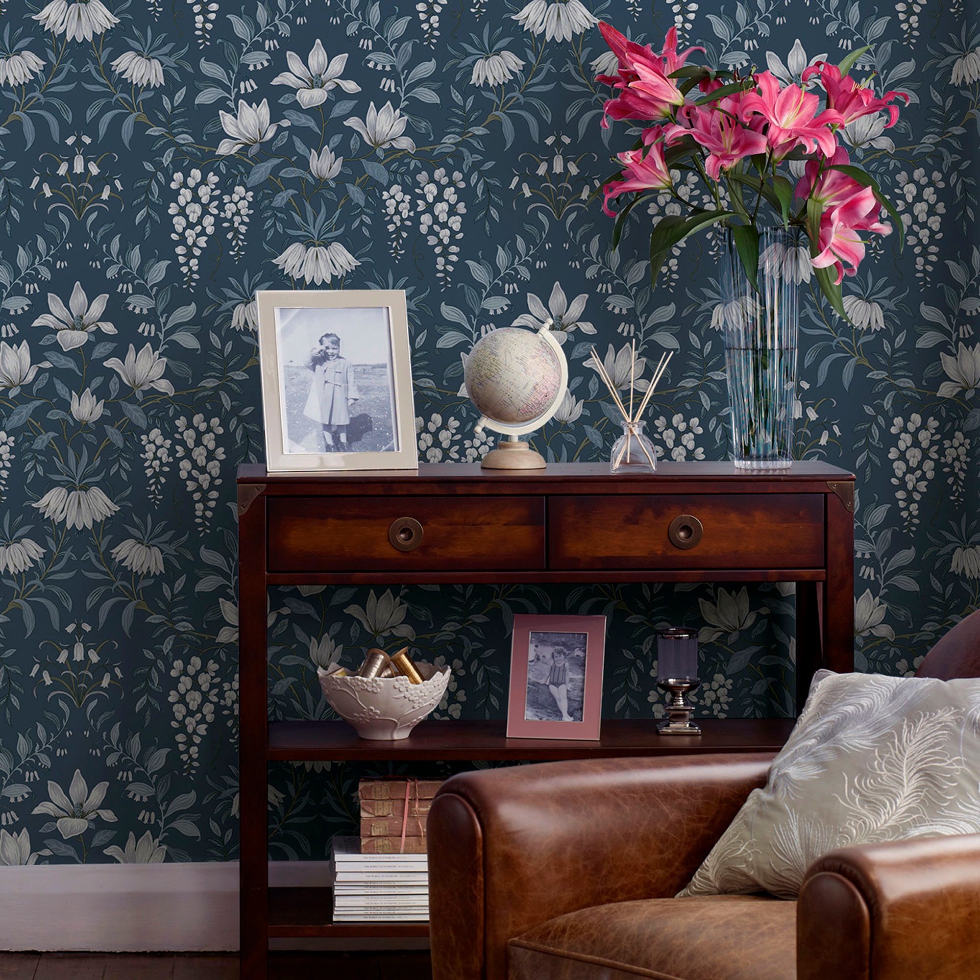 LAURA ASHLEY Vliestapete »Parterre« gemustert FSC® zertifiziert, mit lebhaftem Druck, 10 Meter Länge
