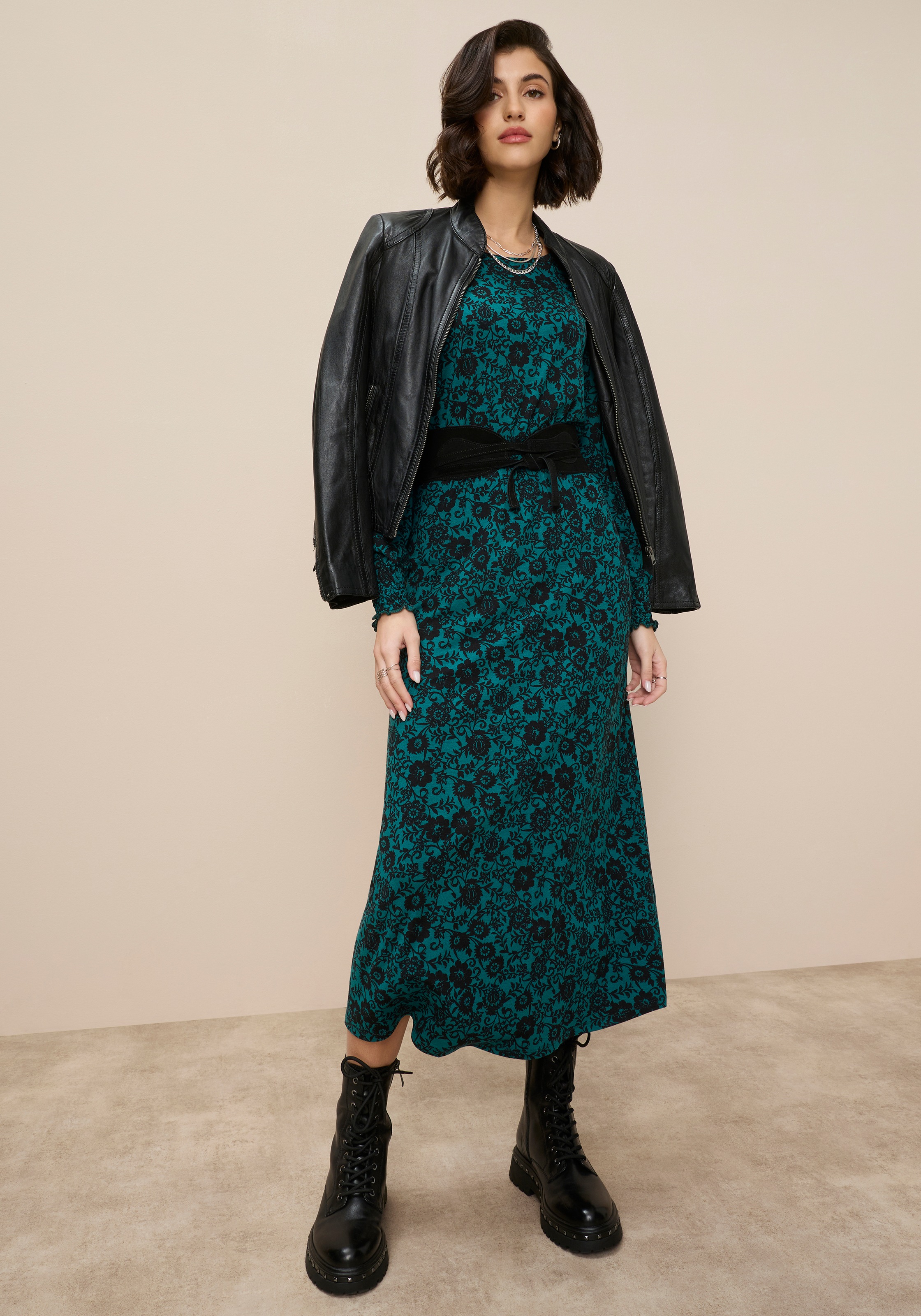 Tamaris Maxikleid mit stilvollem Muster, ideal für die Übergangszeit