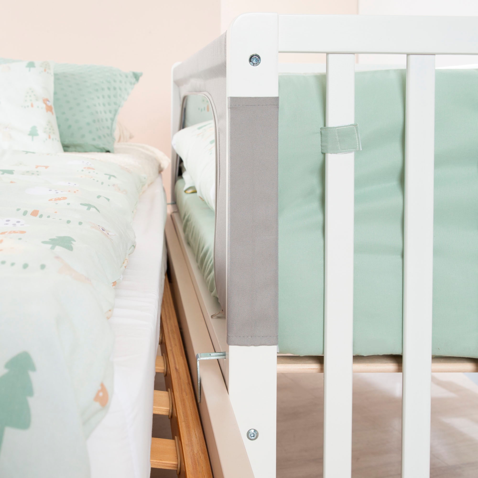 roba® Babybett »Room Bed - Woodland Buddies«, als Beistell-, Kinder- und Juniorbett verwendbar