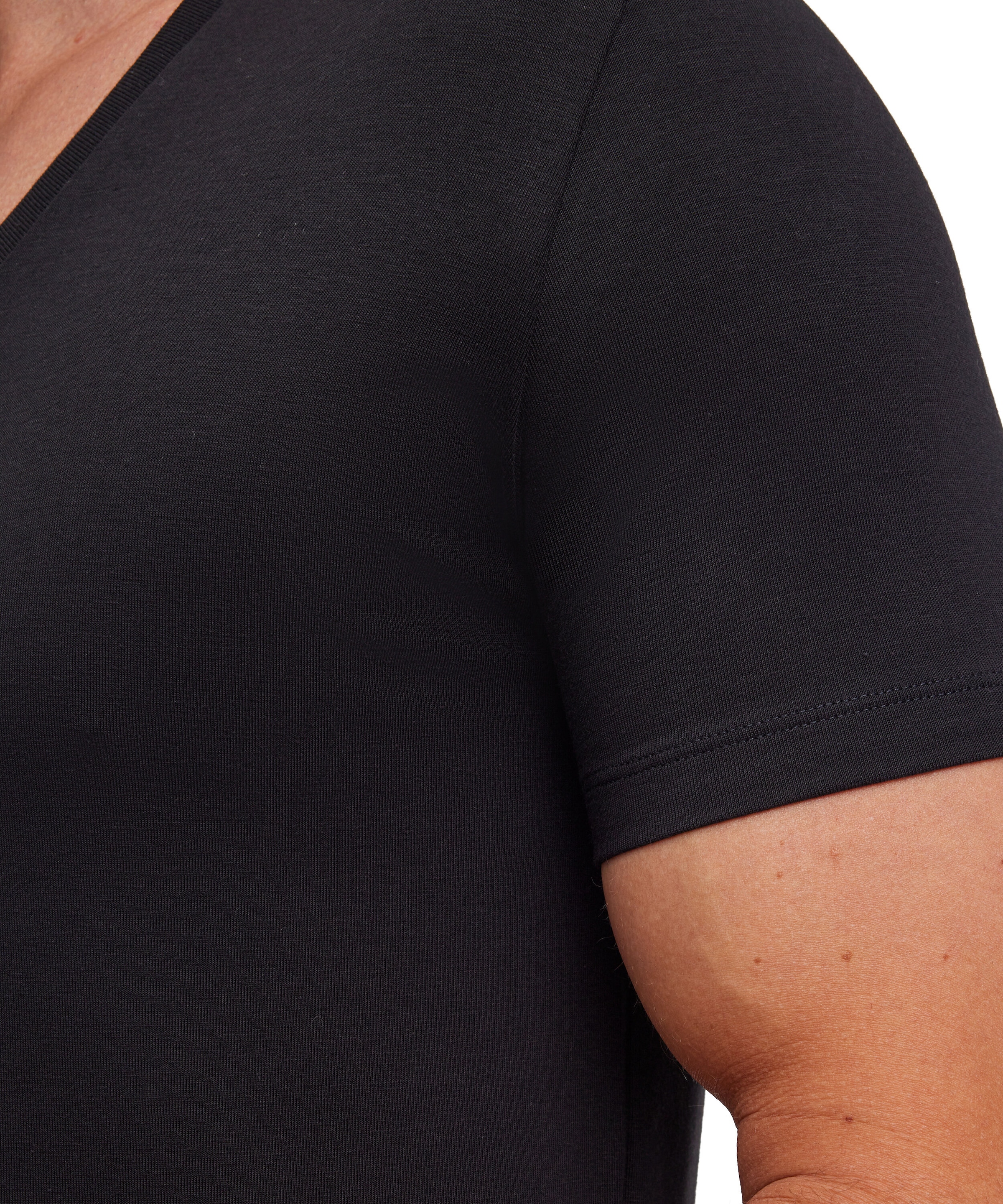 FALKE T-Shirt »Daily Comfort« tiefer V-Ausschnitt, kurzarm, Cotton-Mix, slim fit