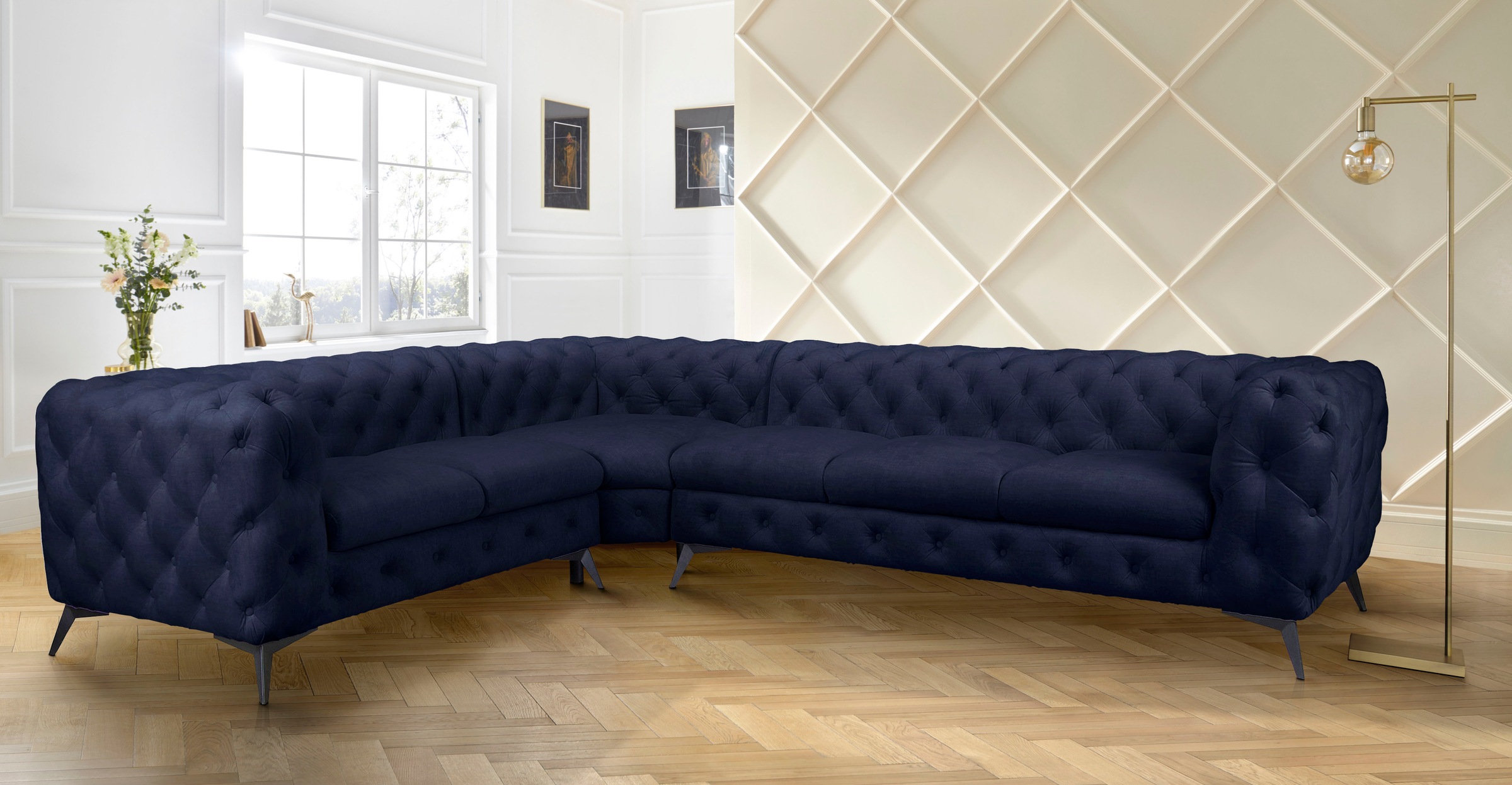 Leonique Chesterfield-Sofa »Ecksofa GLYNIS L-Form mit Wellenunterfederung, Maße B/T/H 323/264/75cm«, aufwändige Knopfheftung, moderne Chesterfield Optik, Fußfarbe wählbar