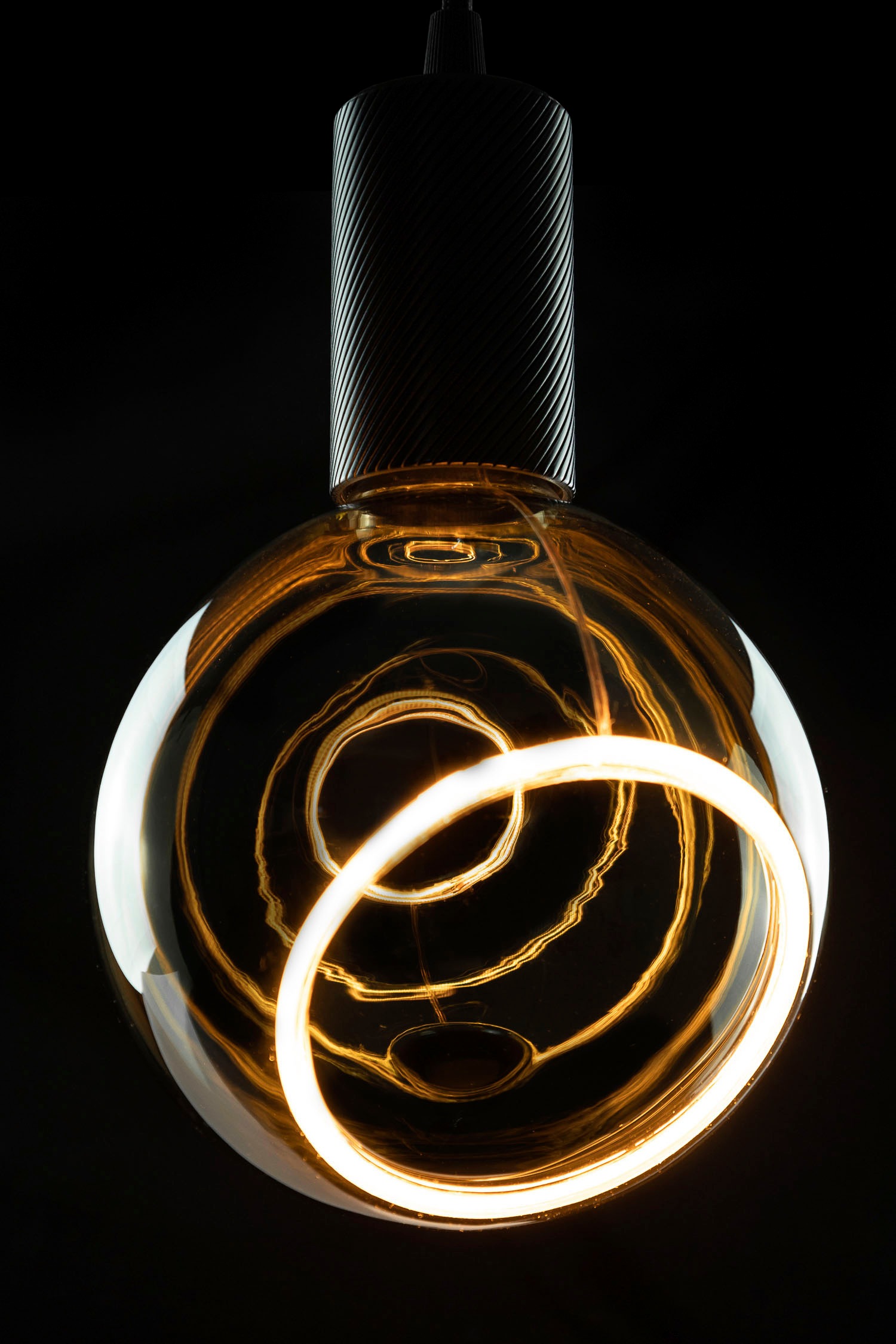 SEGULA LED-Leuchtmittel »LED Floating Globe 150 smokey grau - 45°«, E27, 1 St., Extra-Warmweiß, LED Floating Globe 150 smokey grau - 45°, E27, 6W, CRI >85, dimmbar