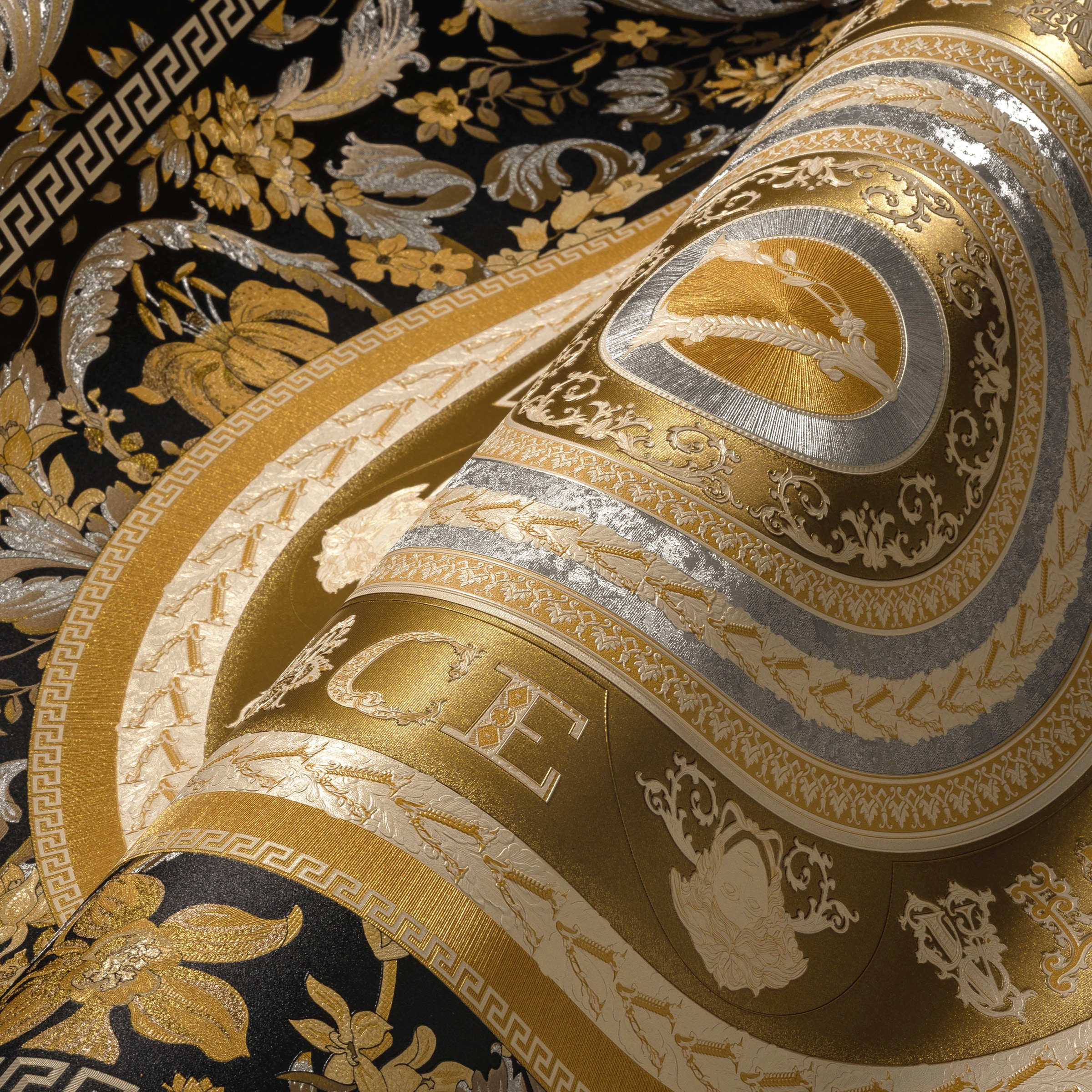 Versace Vliestapete »Wallpaper Versace 5 Floral Design«, leicht glänzend-gemustert-abstrakt, Designertapete auffallende Fliesen-Tapete Tapeten Wohnzimmer modern