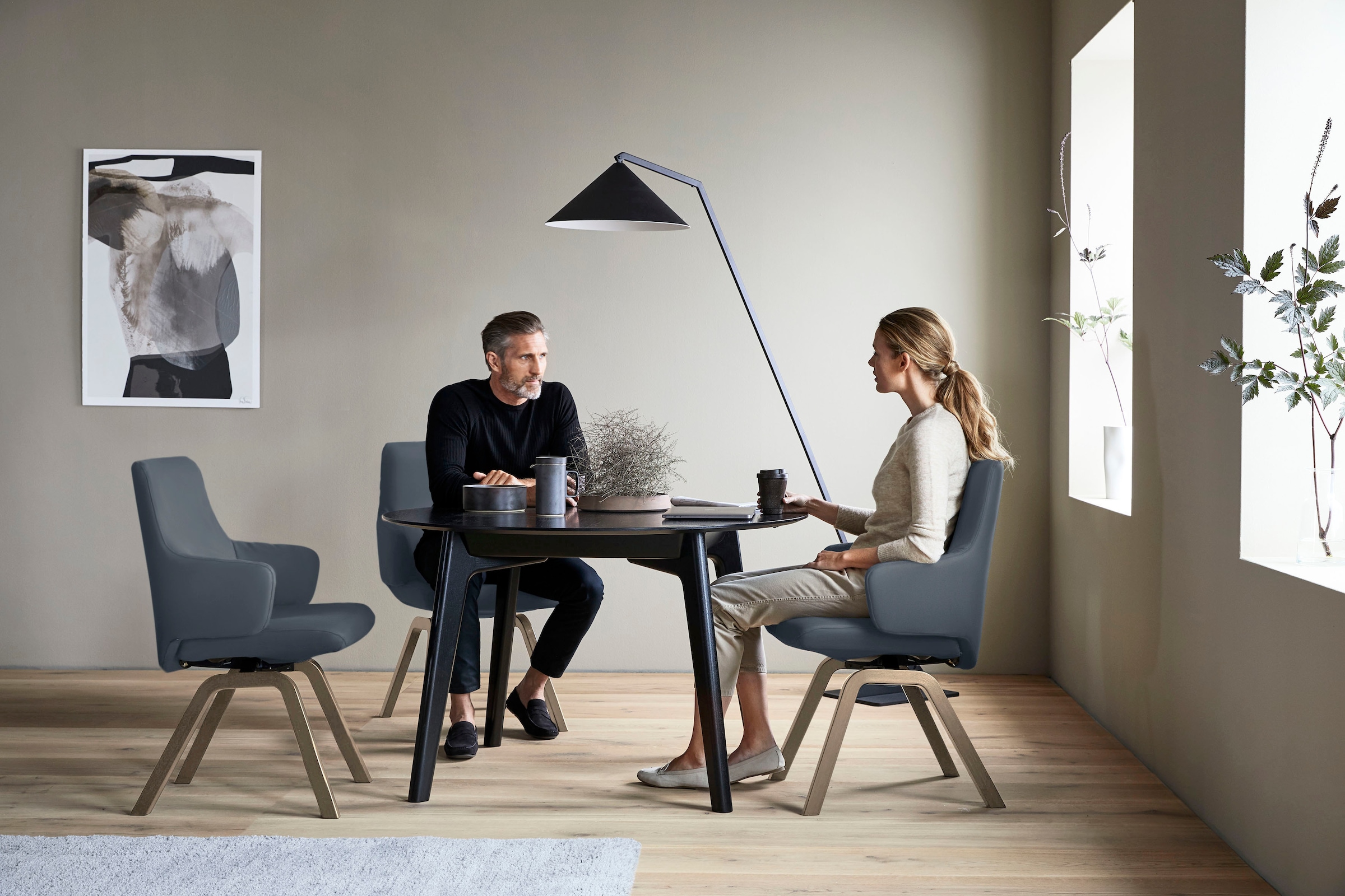 Stressless® Polsterstuhl »Laurel« () Microfaser DINAMICA Low Back mit Armlehne, Größe L, mit schräggestellten Beinen in Schwarz