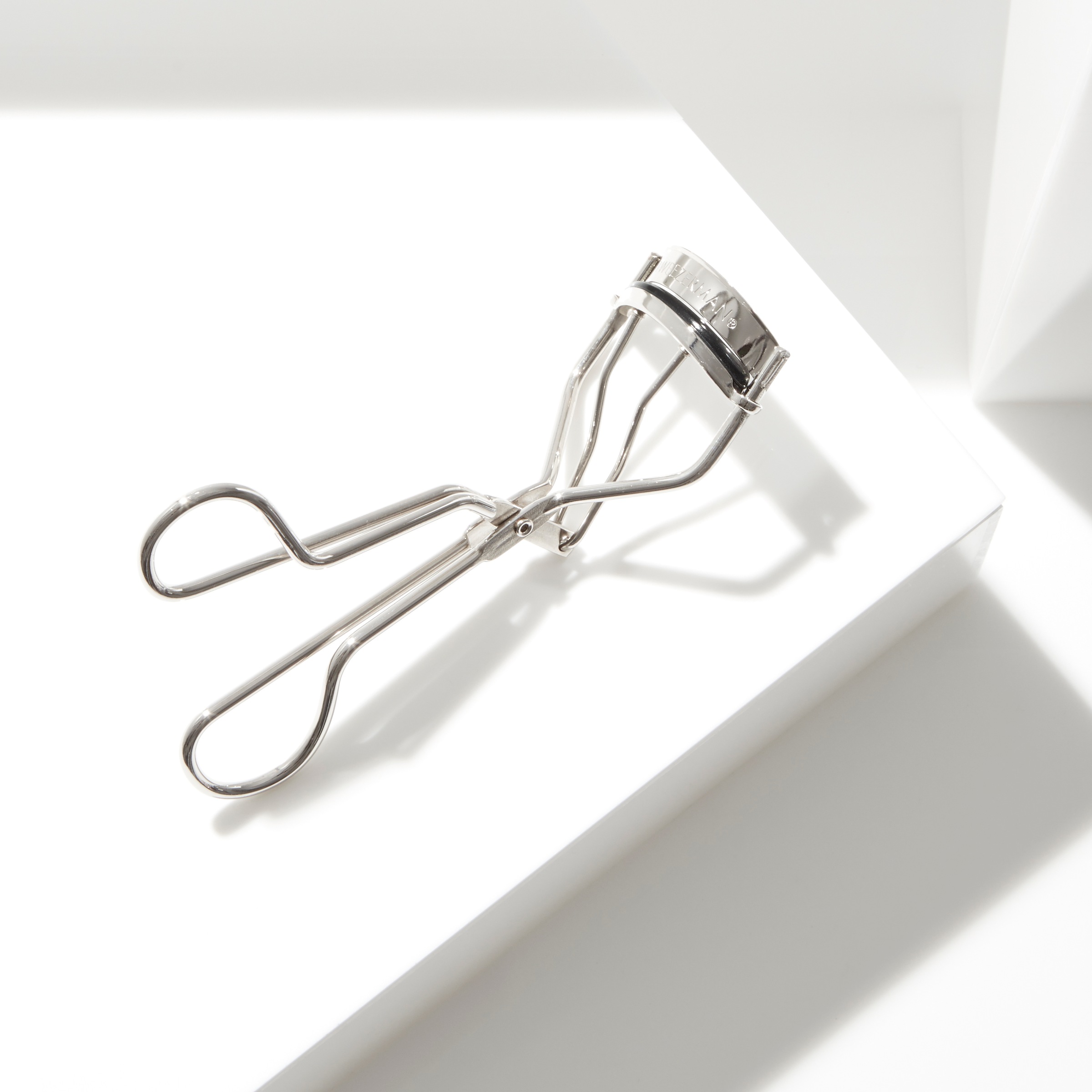 TWEEZERMAN Wimpernzange »TWEEZERMAN | Wimpernzange: Classic Lash Curler in Silber«