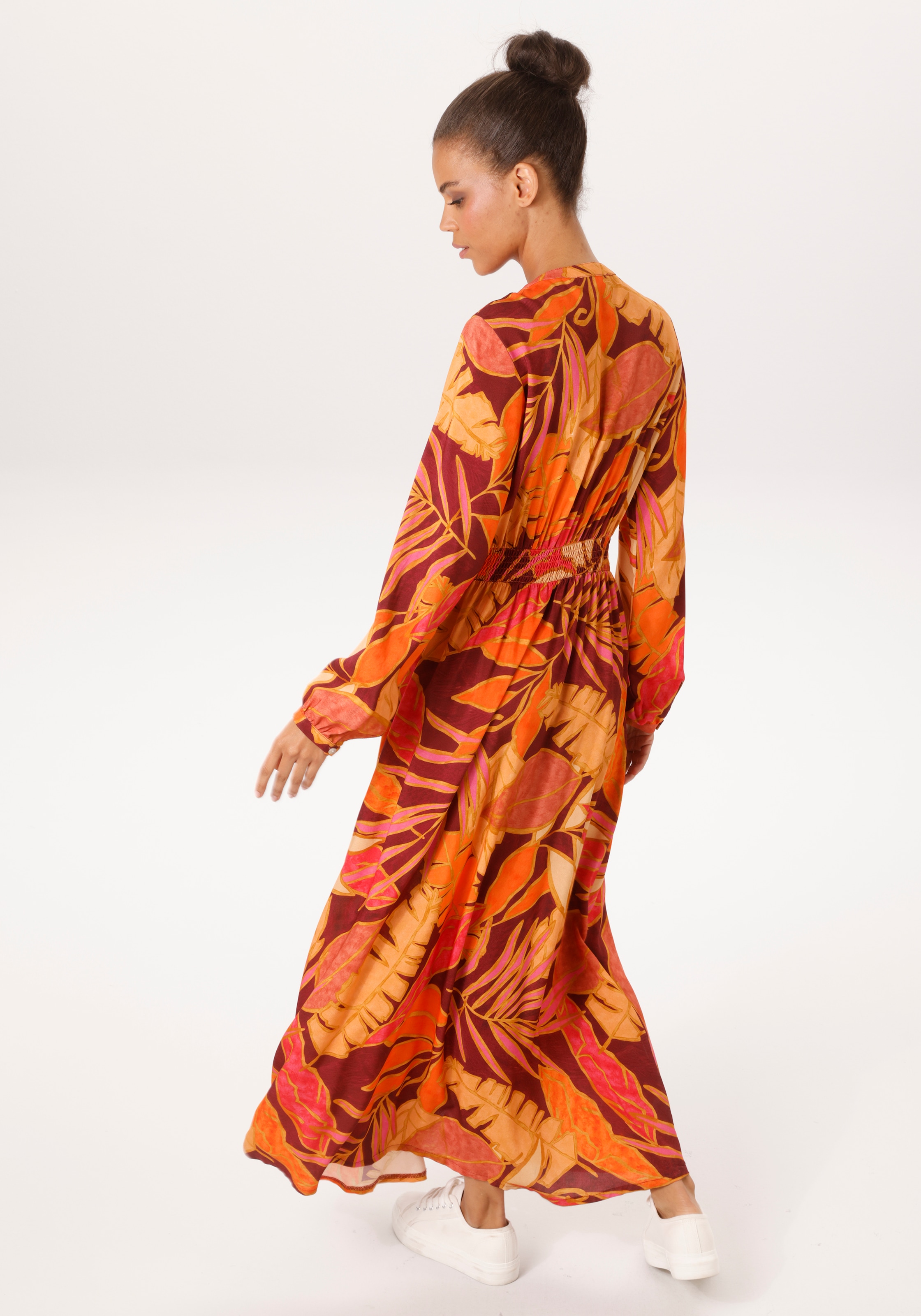 Aniston CASUAL Maxikleid mit farbenfrohen, grafischen Blättern bedruckt - NEUE KOLLEKTION