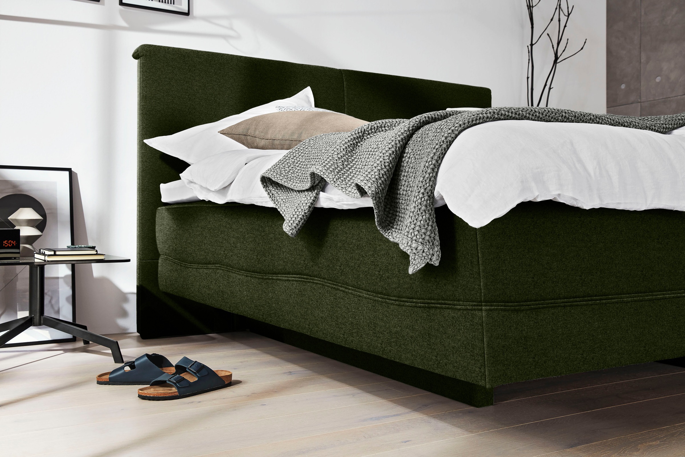 Birkenstock Boxspringbett »Arran«, in Schwebeoptik, mit glattem Kopfteil, Kopfteilhöhe 124 cm