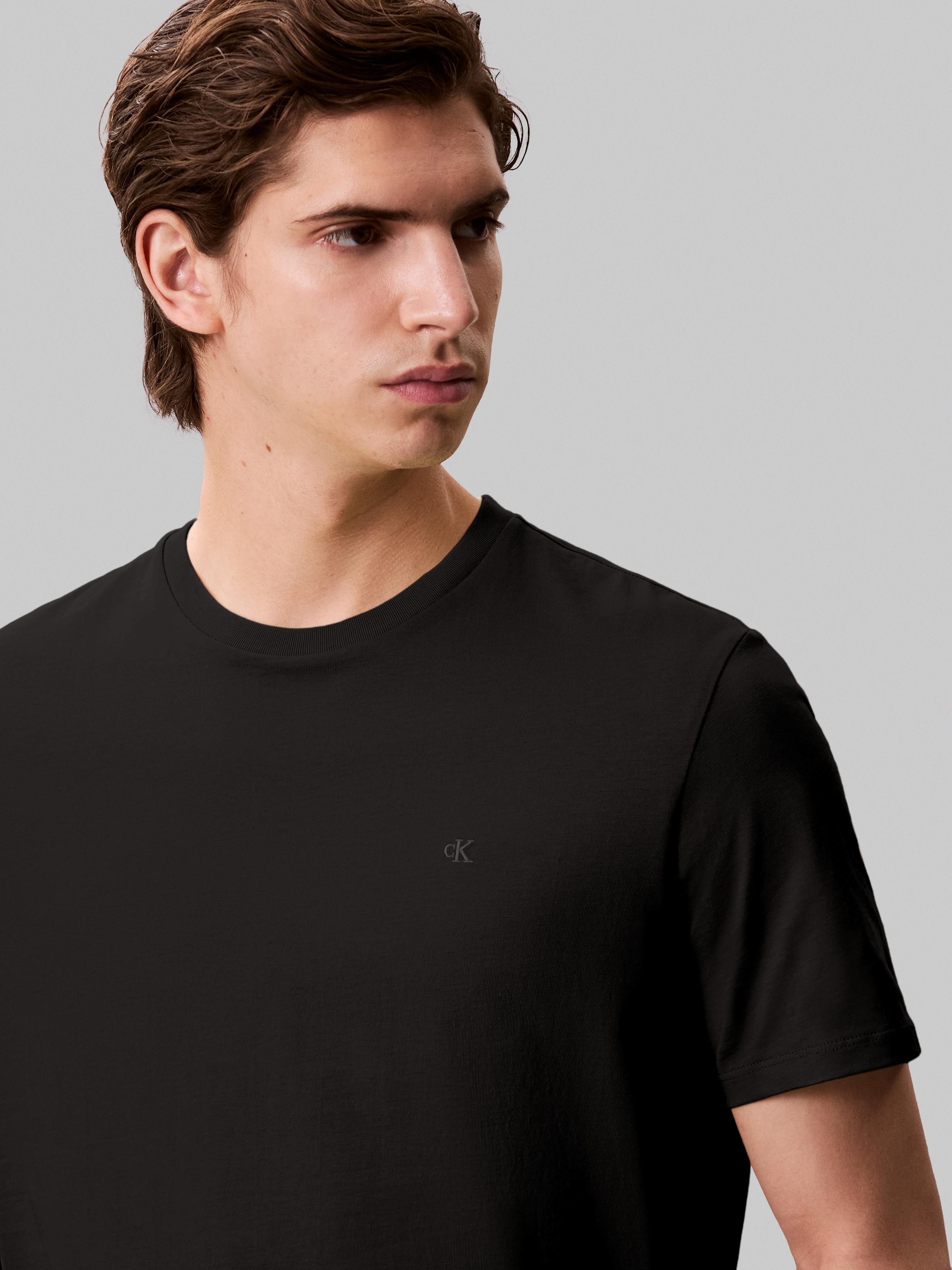 Calvin Klein Jeans T-Shirt »SS SMOOTH CTTN SOLID CREWNK TEE«, mit Logo
