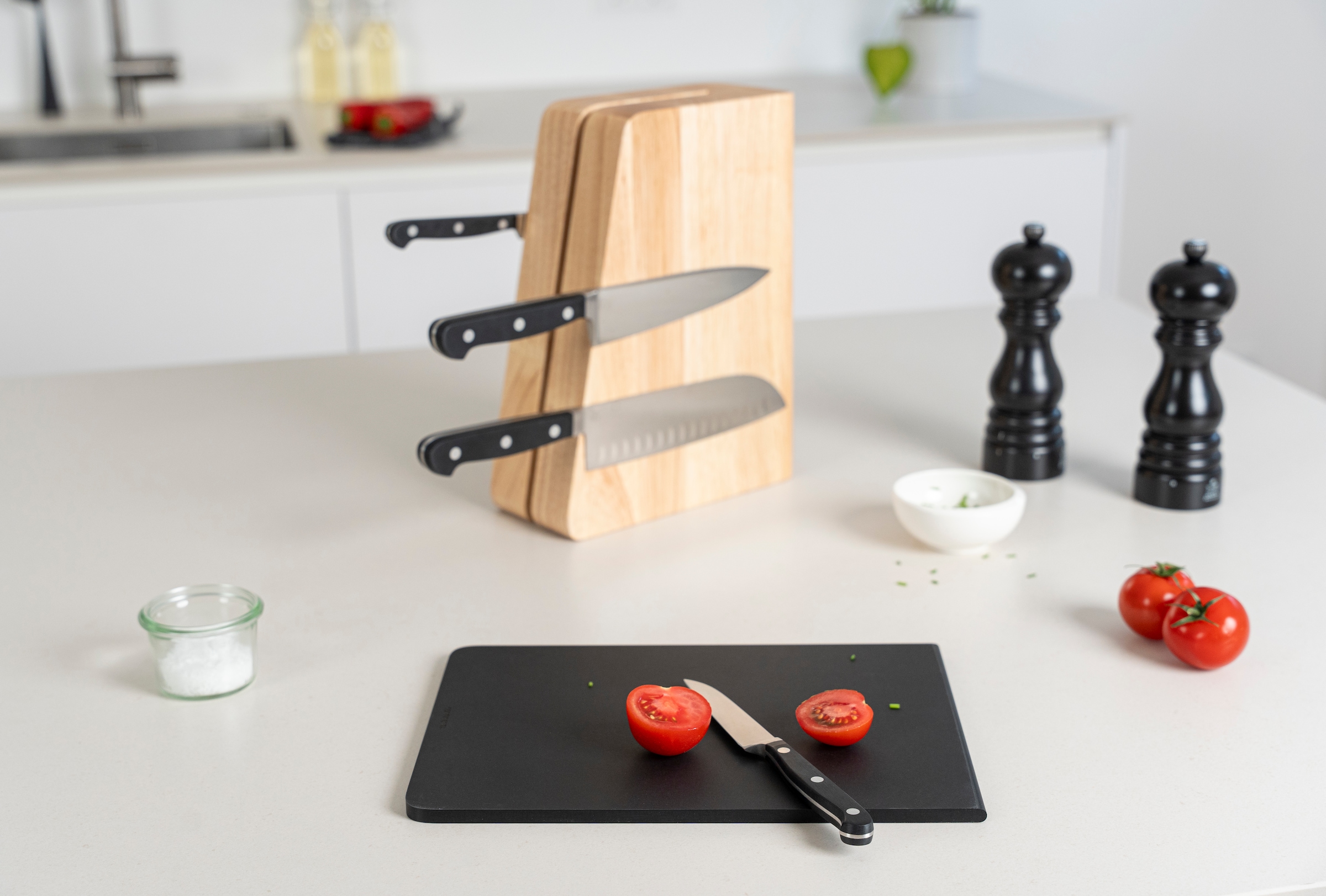 Continenta Messerblock »magnetisch, inkl. Duracore Schneidebrett, Gummibaum« 2 magnetisch auf beiden Seiten